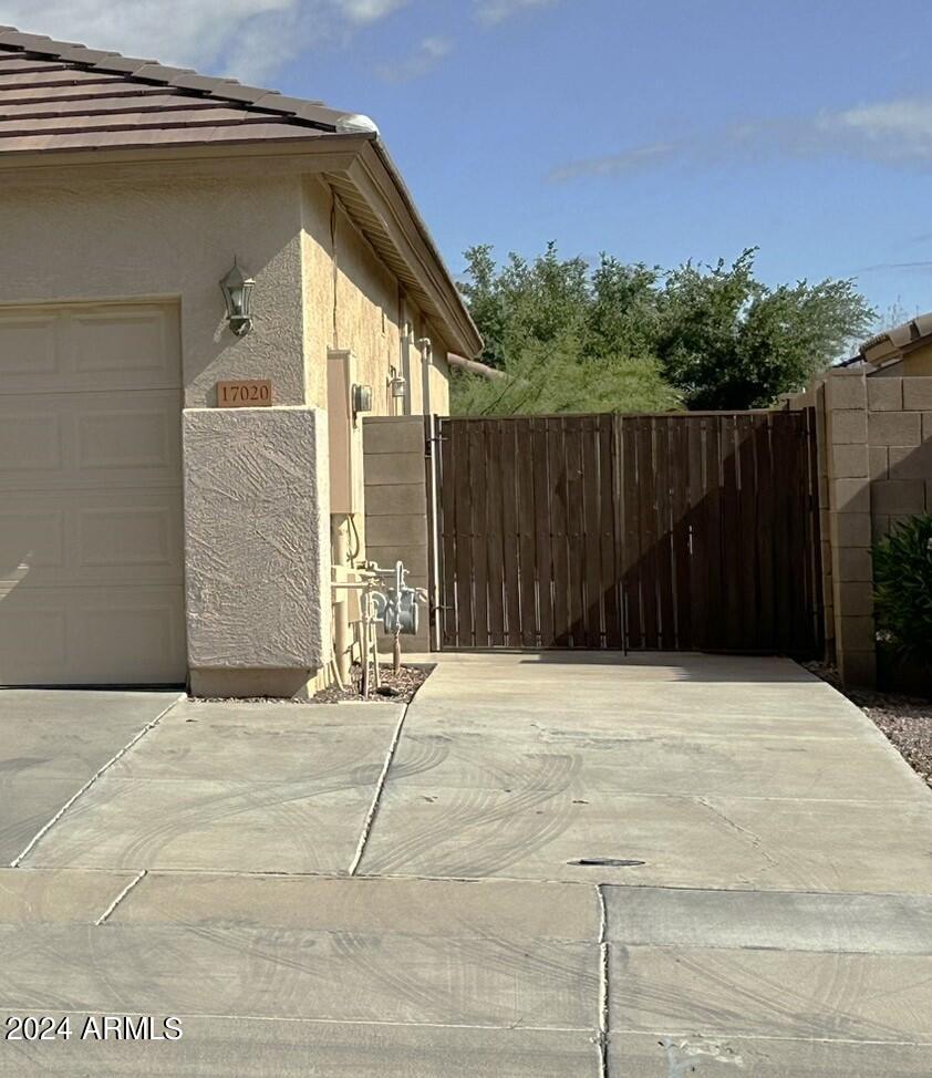 17020 W BRISTOL Lane