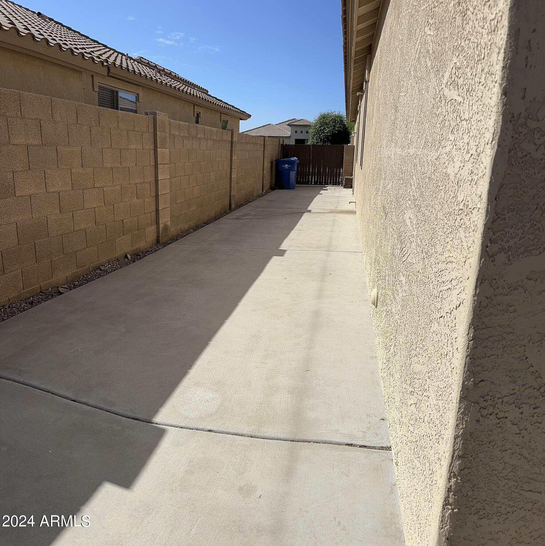 17020 W BRISTOL Lane