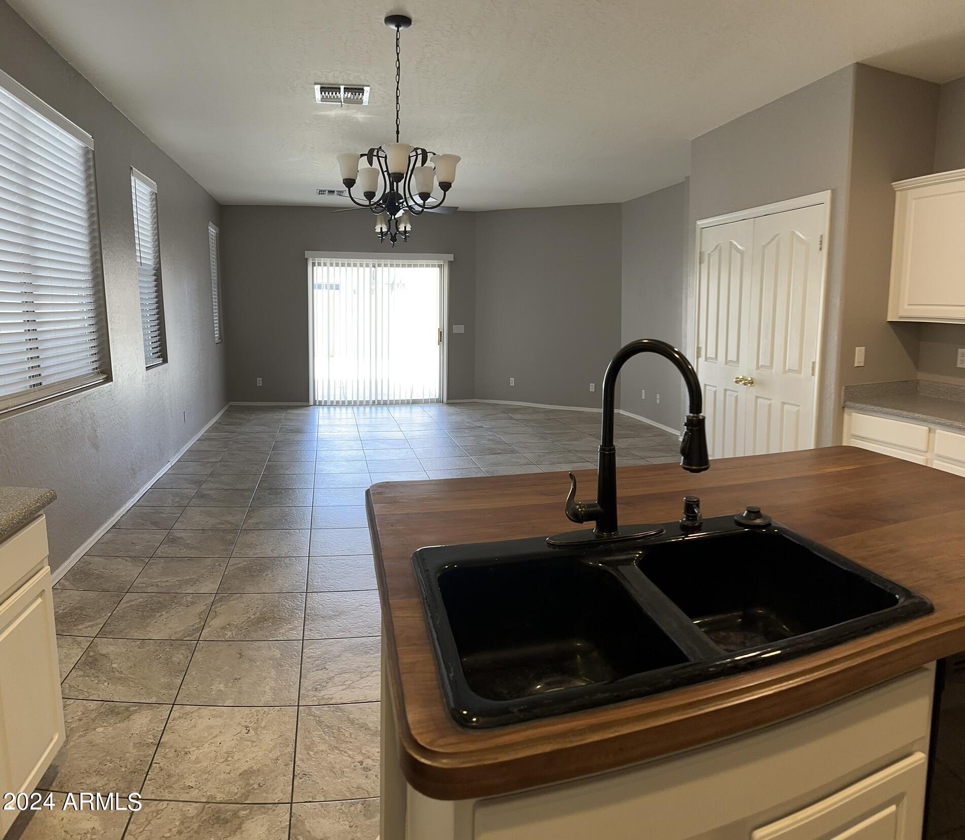 17020 W BRISTOL Lane