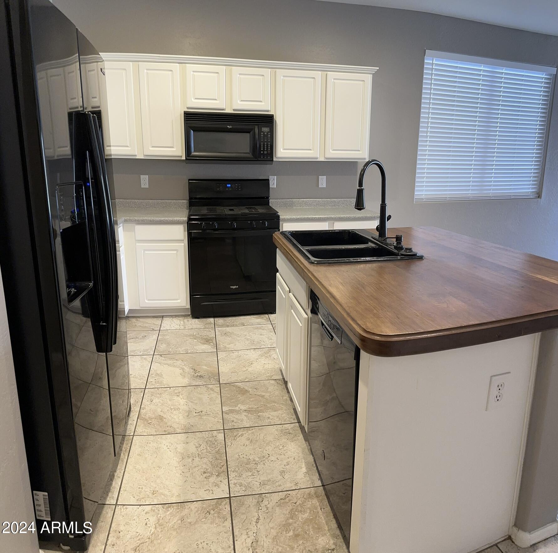 17020 W BRISTOL Lane