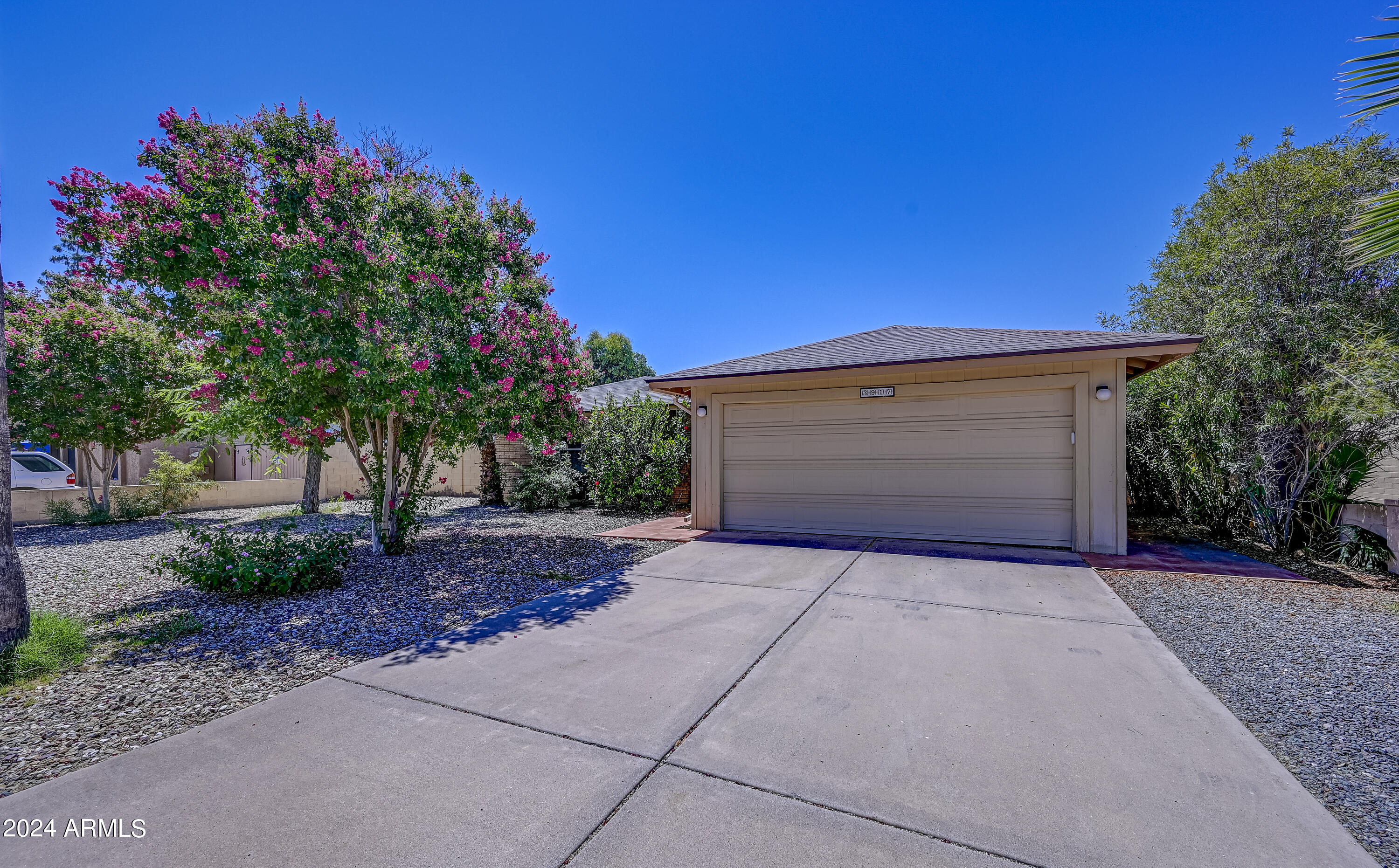 3917 E CORRINE Drive