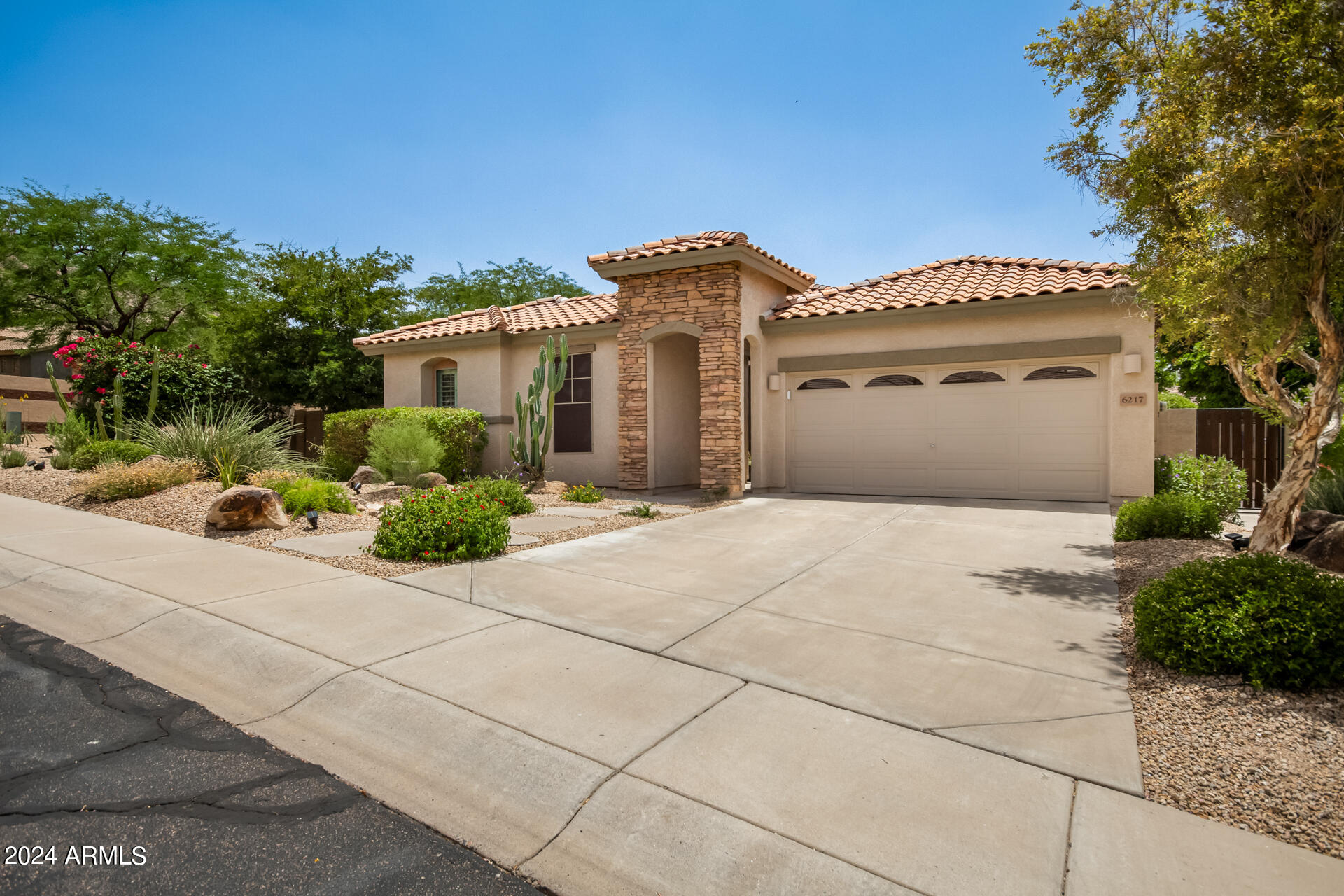 6217 W BUCKHORN Trail