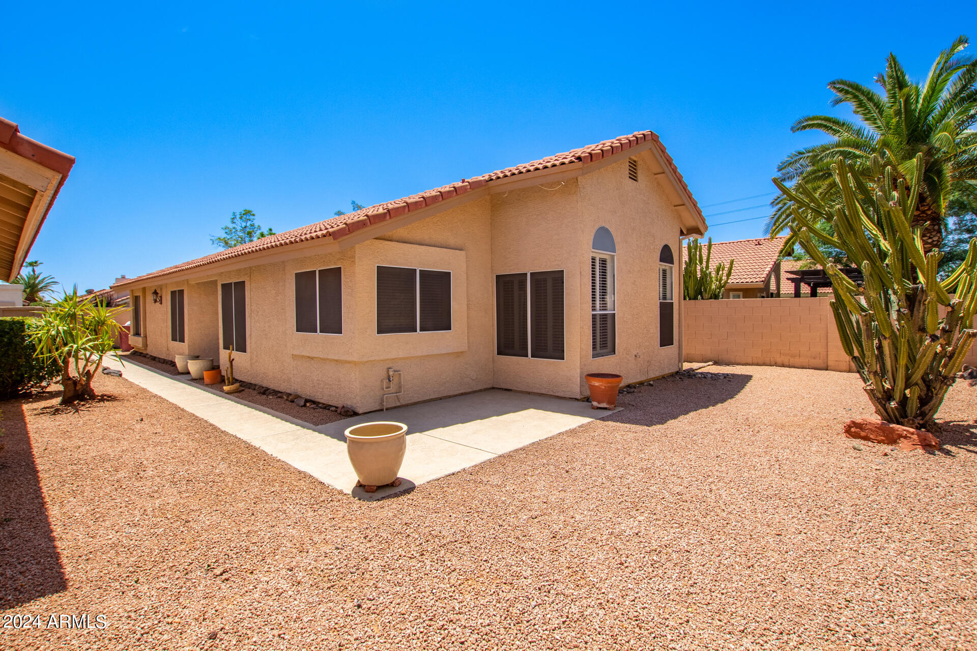 8814 E SUNNYSIDE Drive