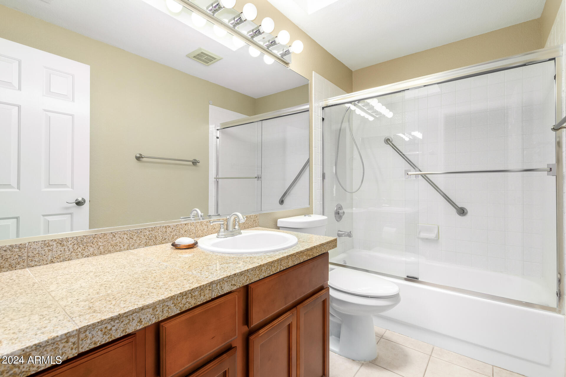 8814 E SUNNYSIDE Drive