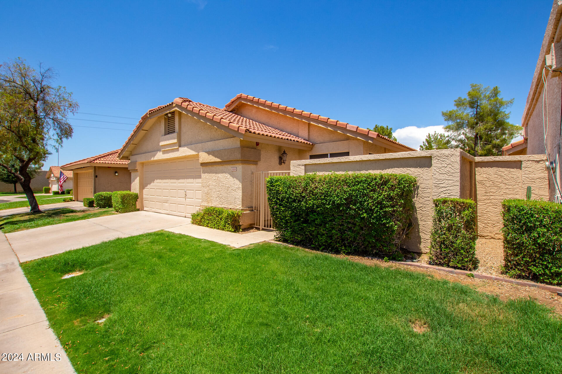 8814 E SUNNYSIDE Drive