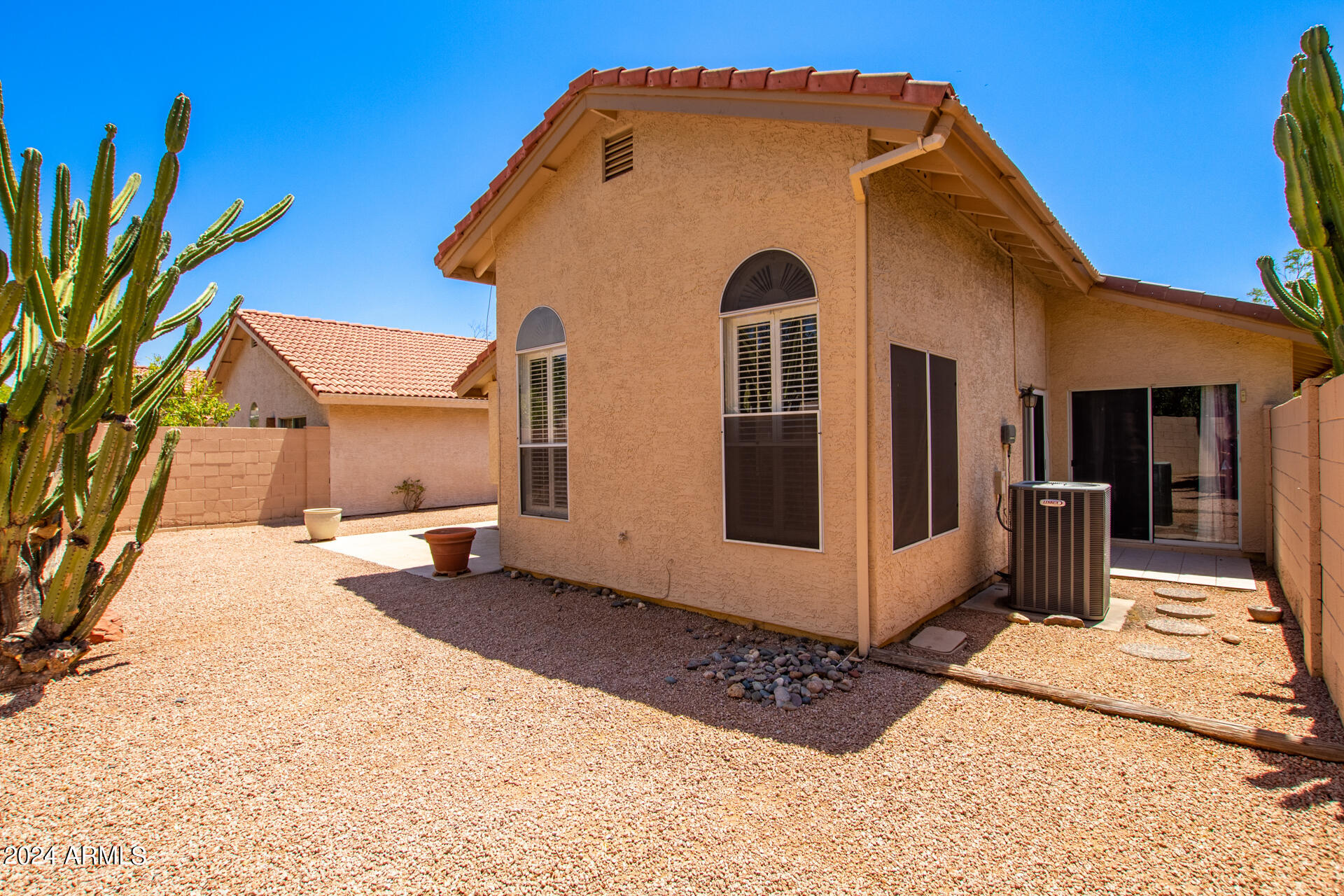 8814 E SUNNYSIDE Drive