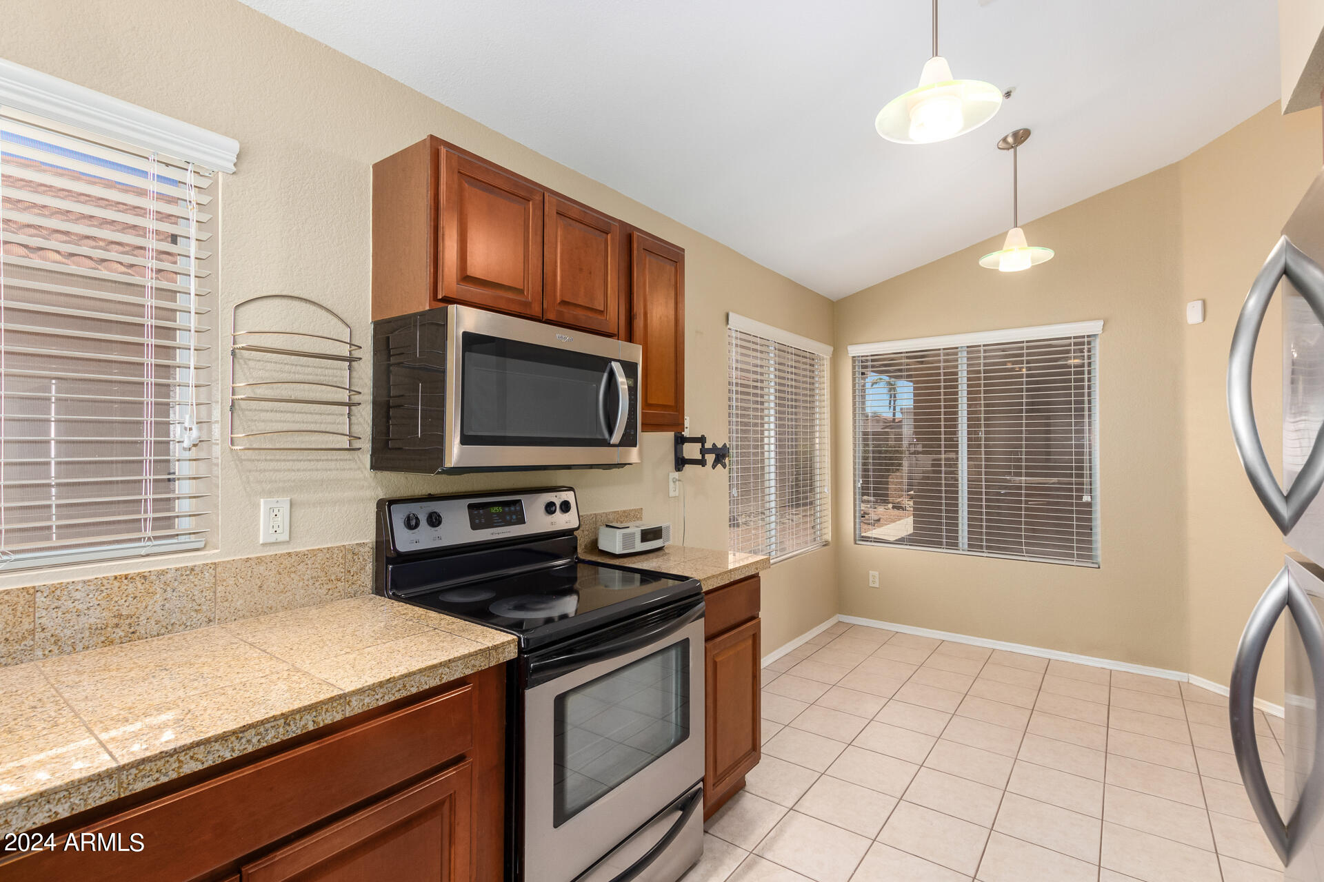 8814 E SUNNYSIDE Drive