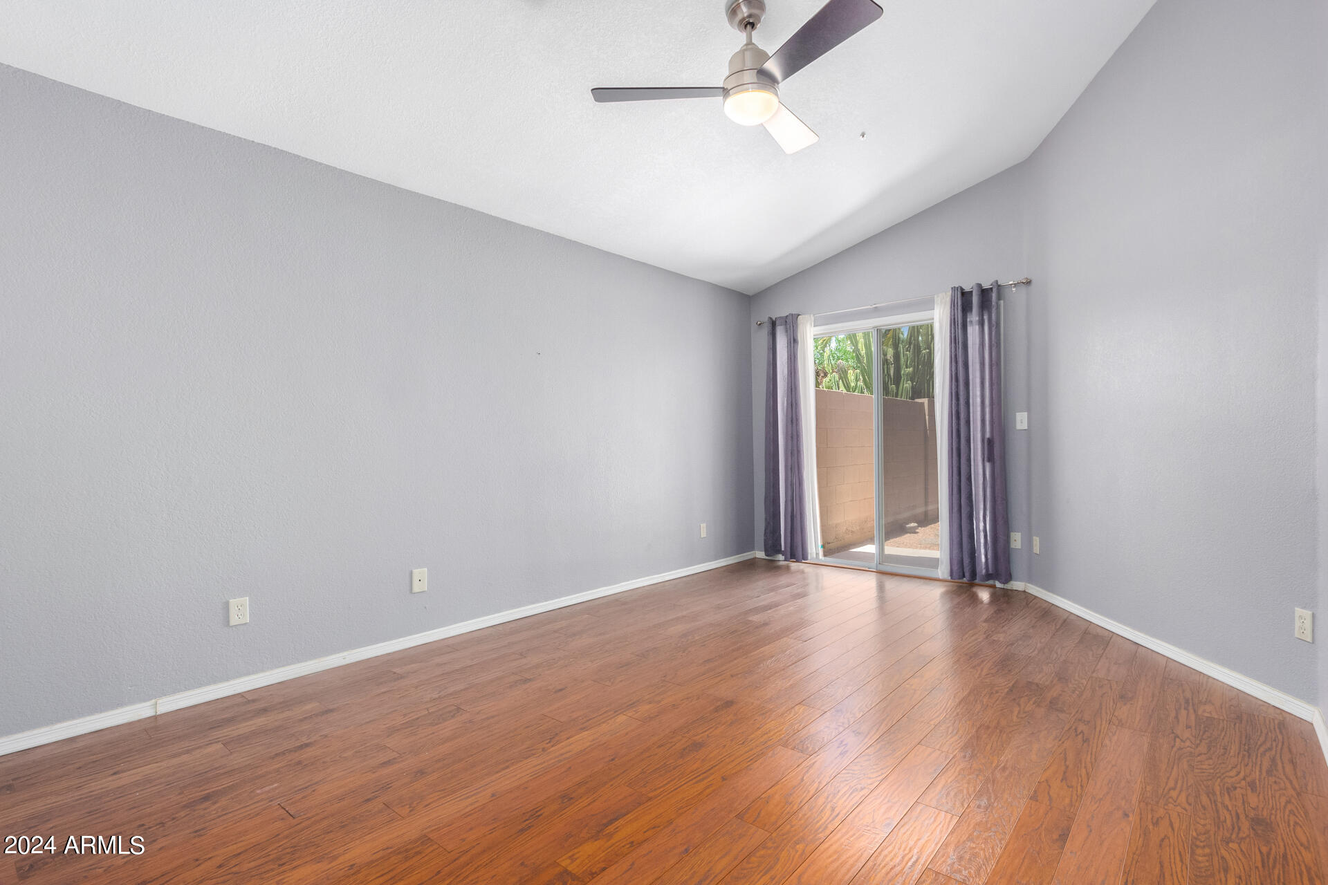 8814 E SUNNYSIDE Drive