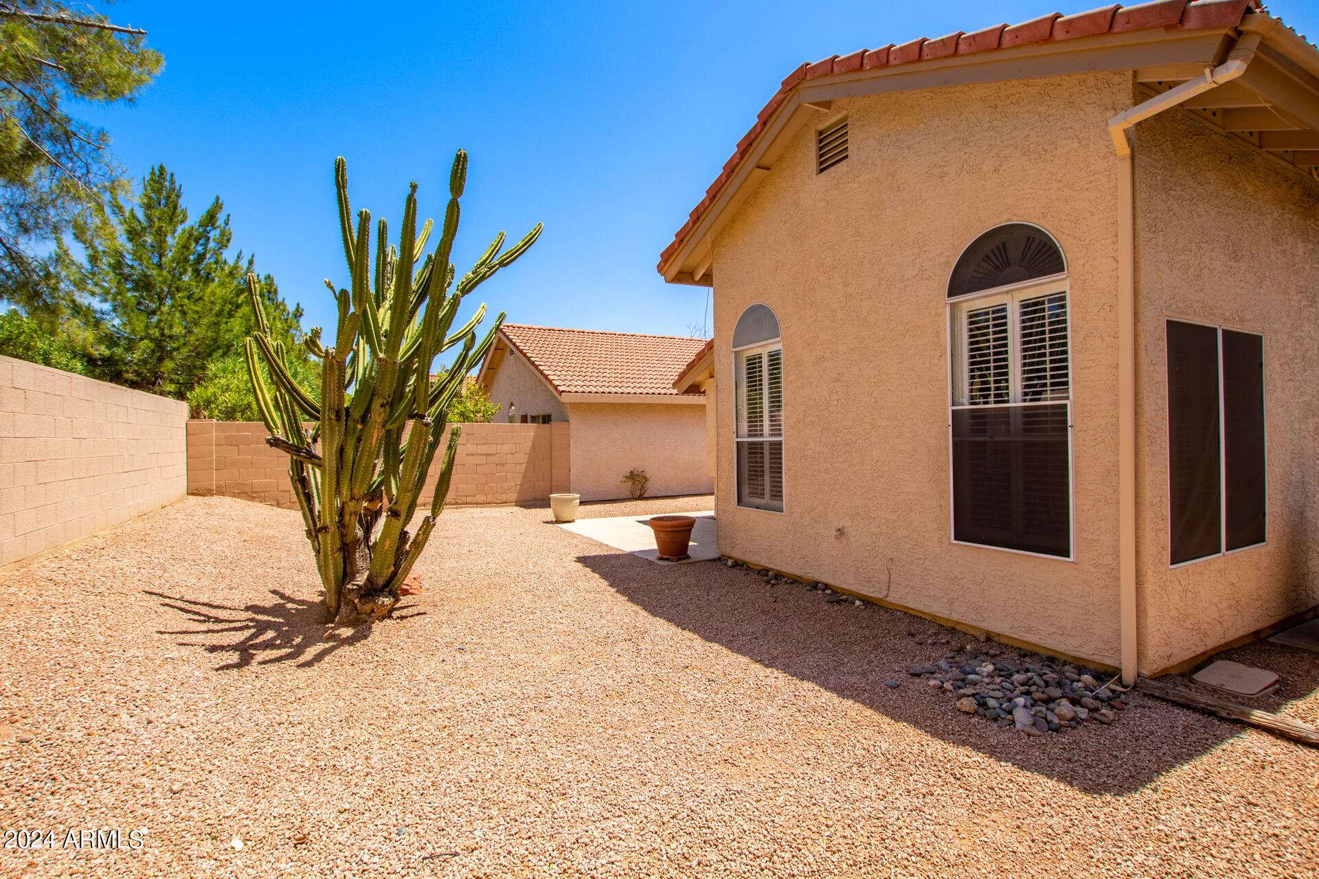 8814 E SUNNYSIDE Drive