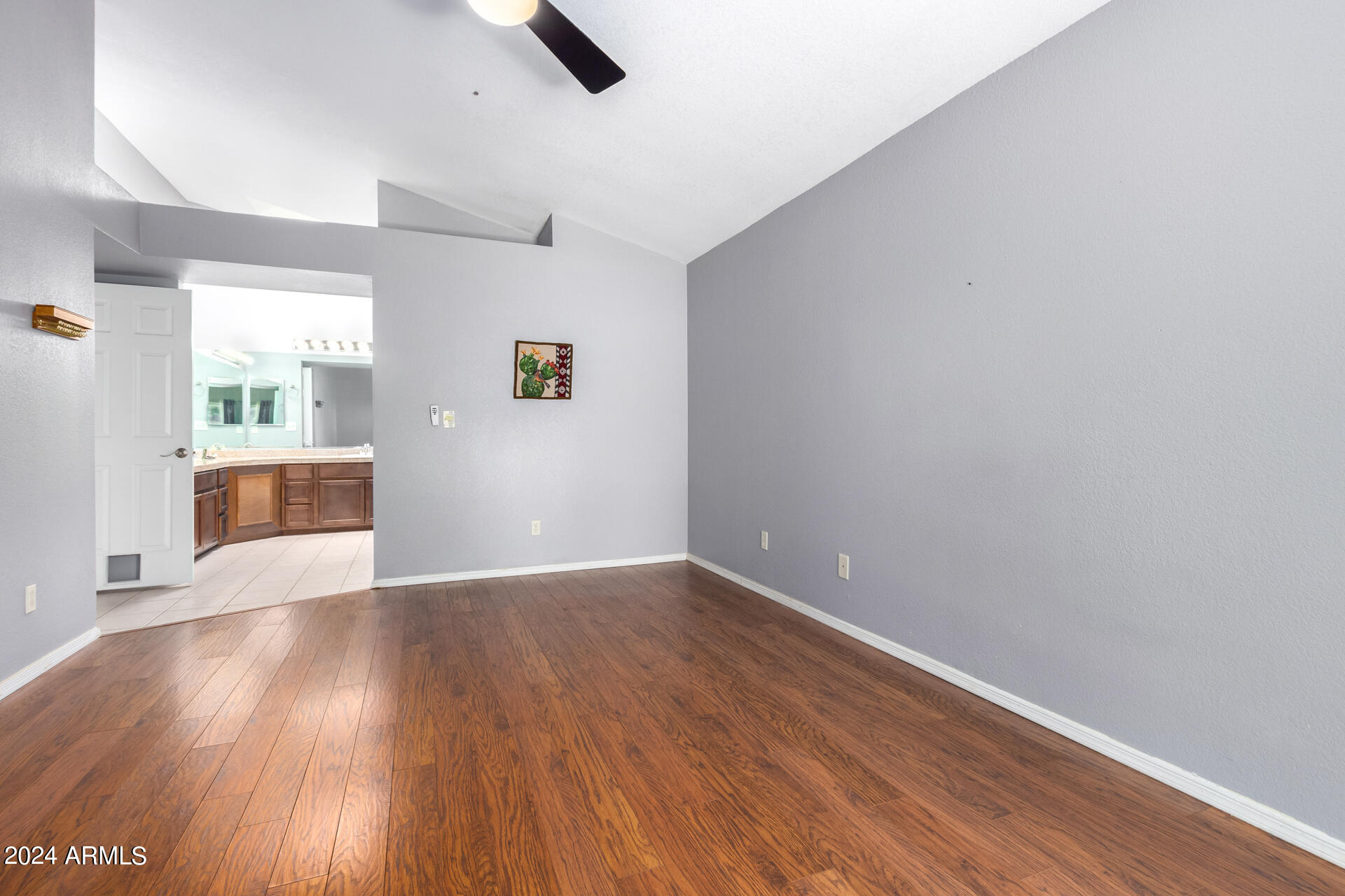 8814 E SUNNYSIDE Drive