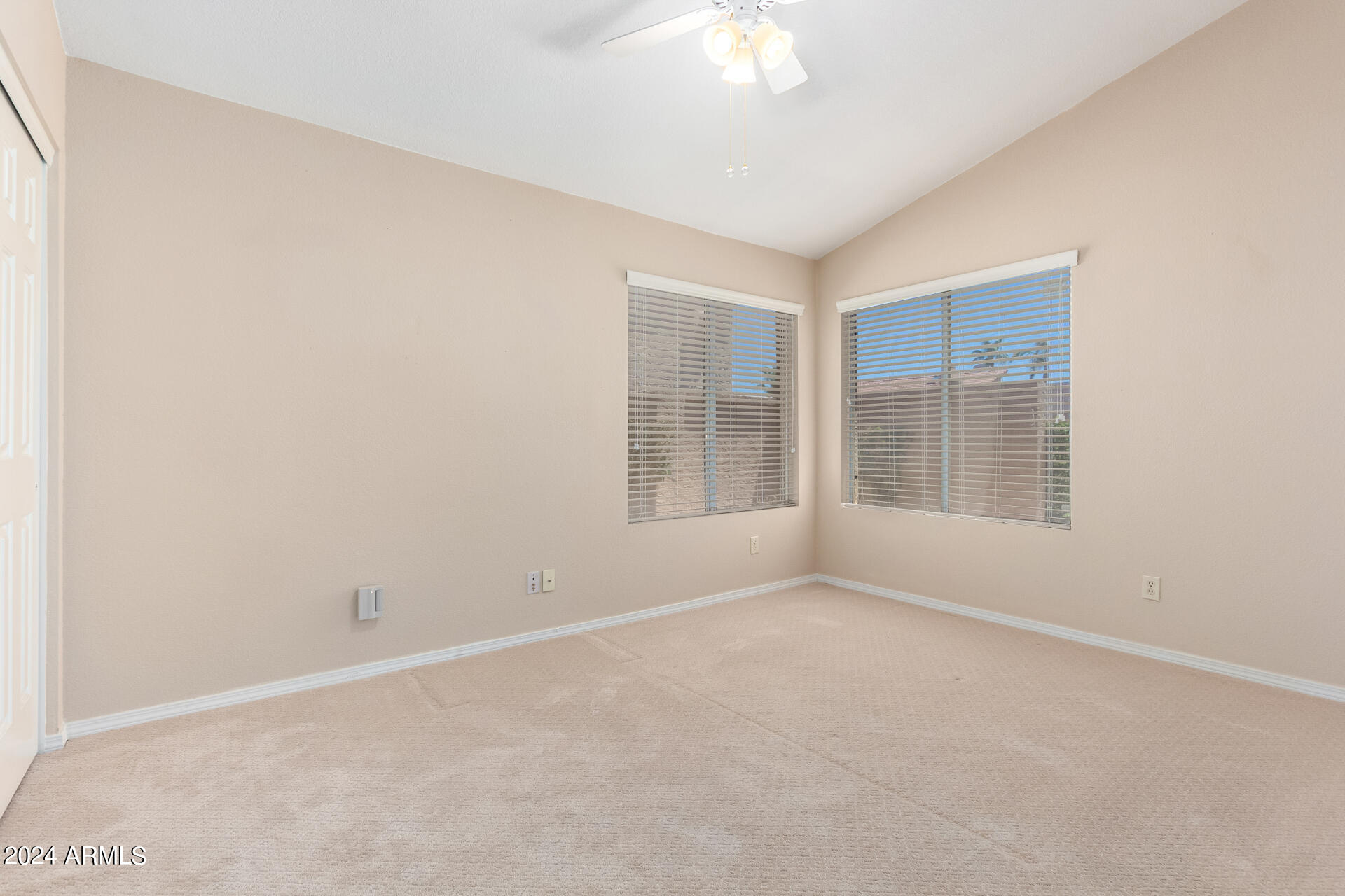 8814 E SUNNYSIDE Drive