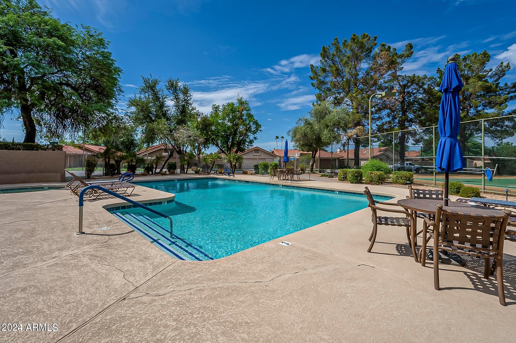 8814 E SUNNYSIDE Drive