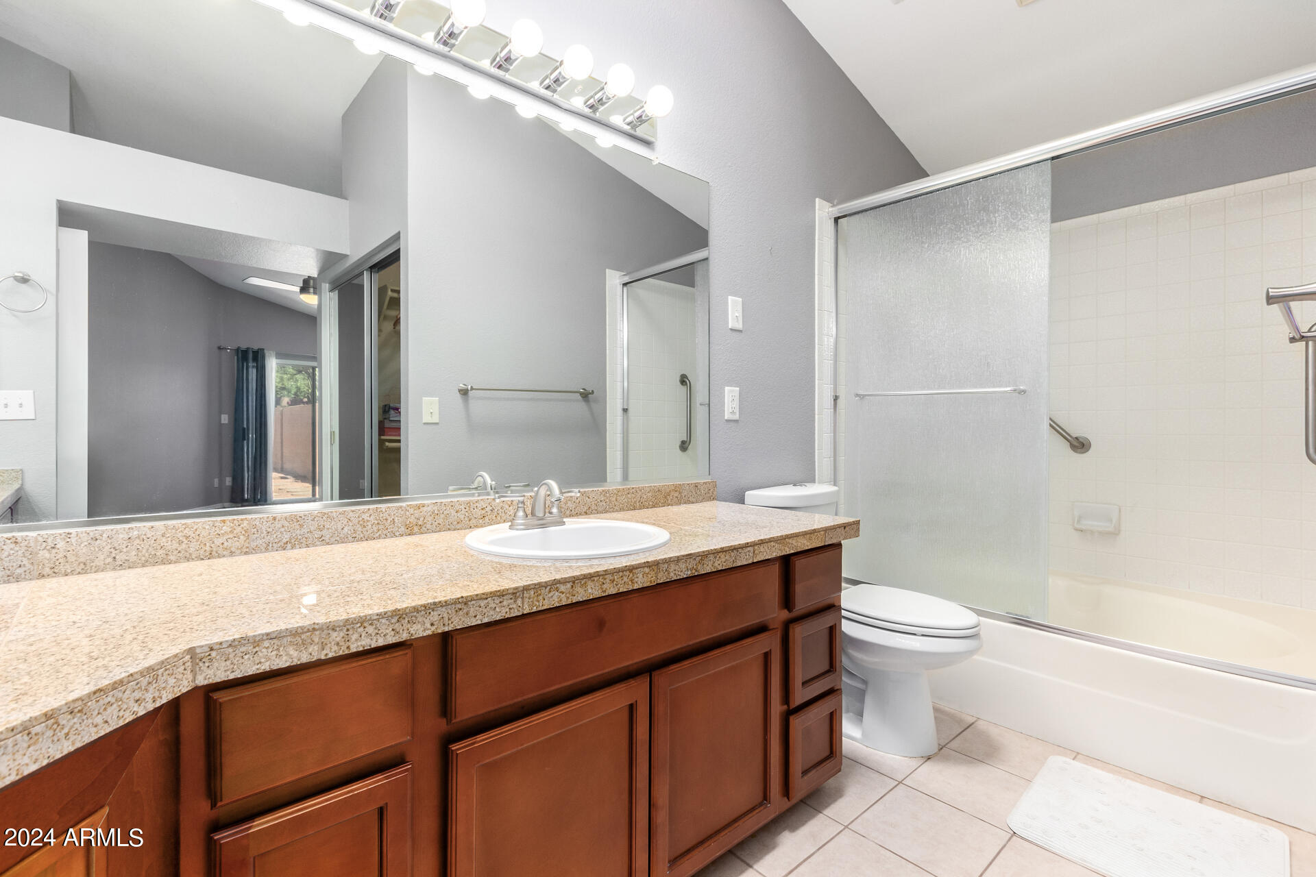 8814 E SUNNYSIDE Drive