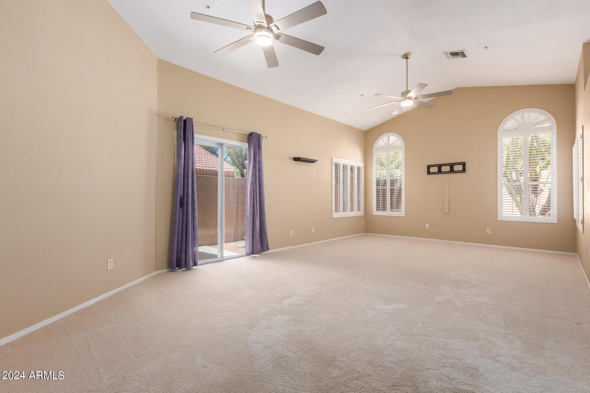 8814 E SUNNYSIDE Drive