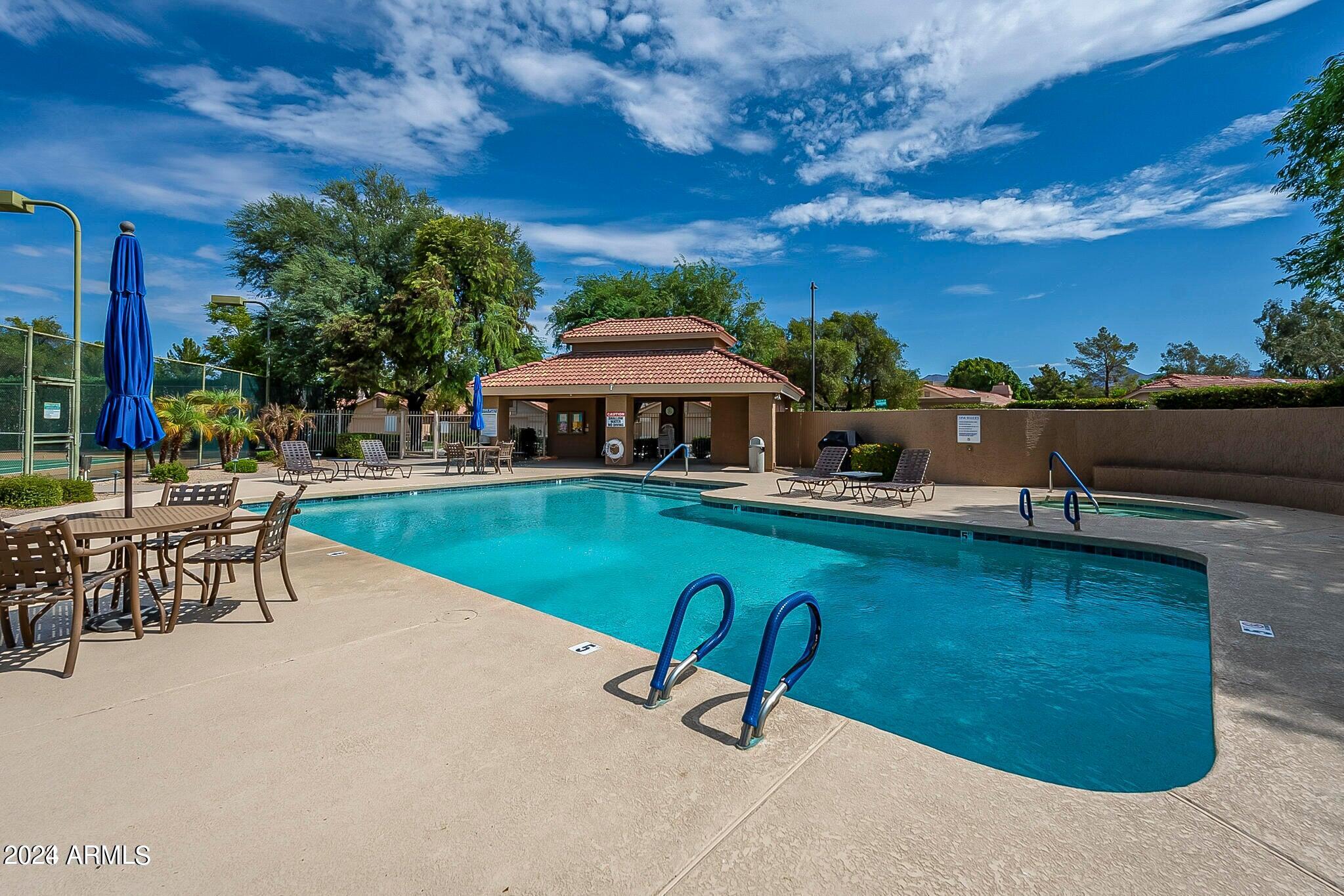 8814 E SUNNYSIDE Drive