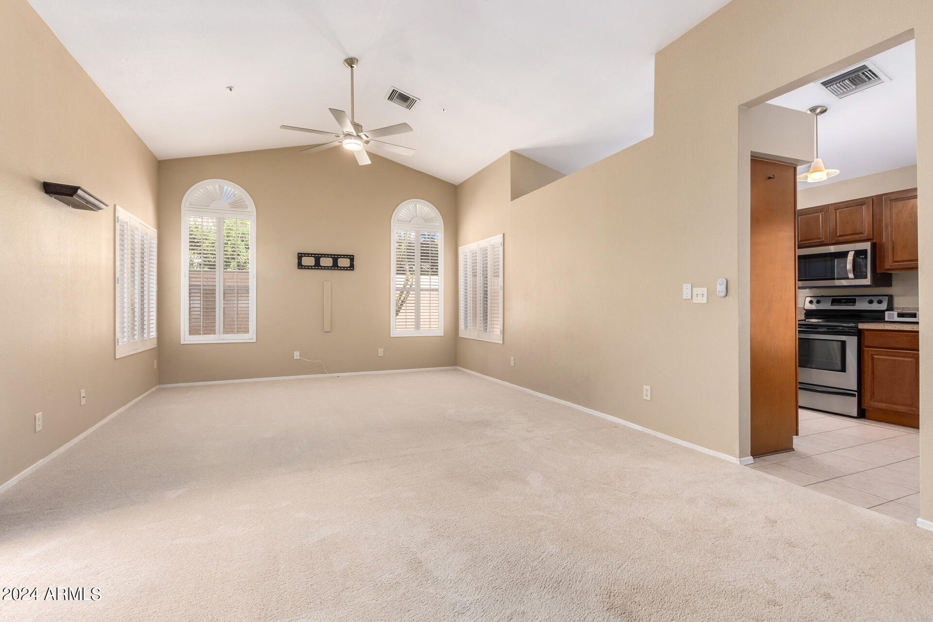 8814 E SUNNYSIDE Drive