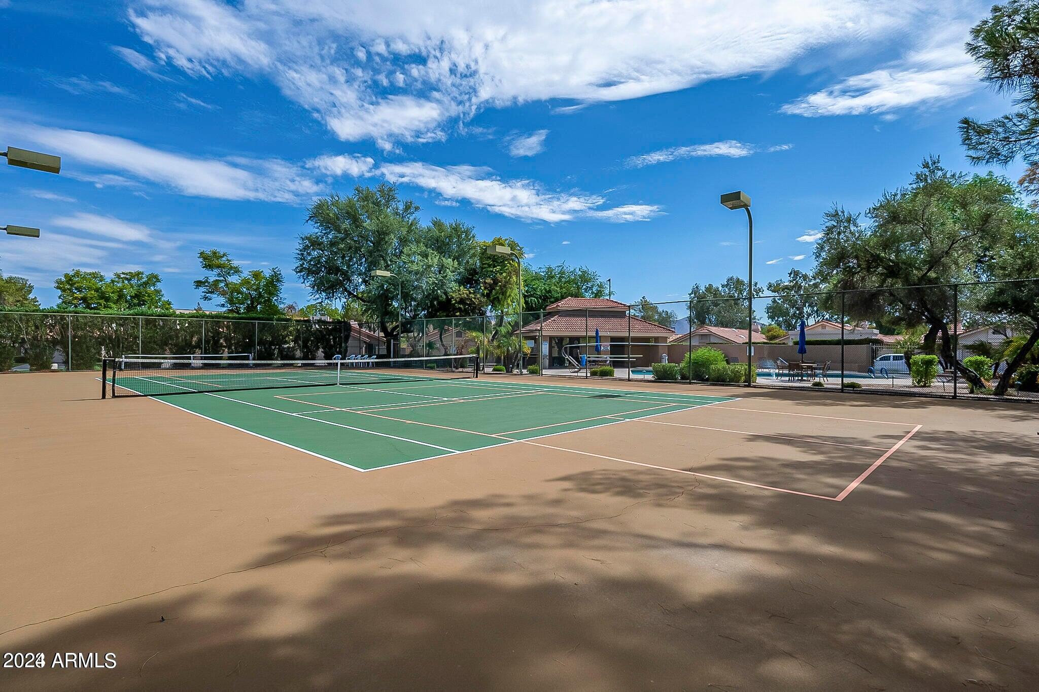 8814 E SUNNYSIDE Drive