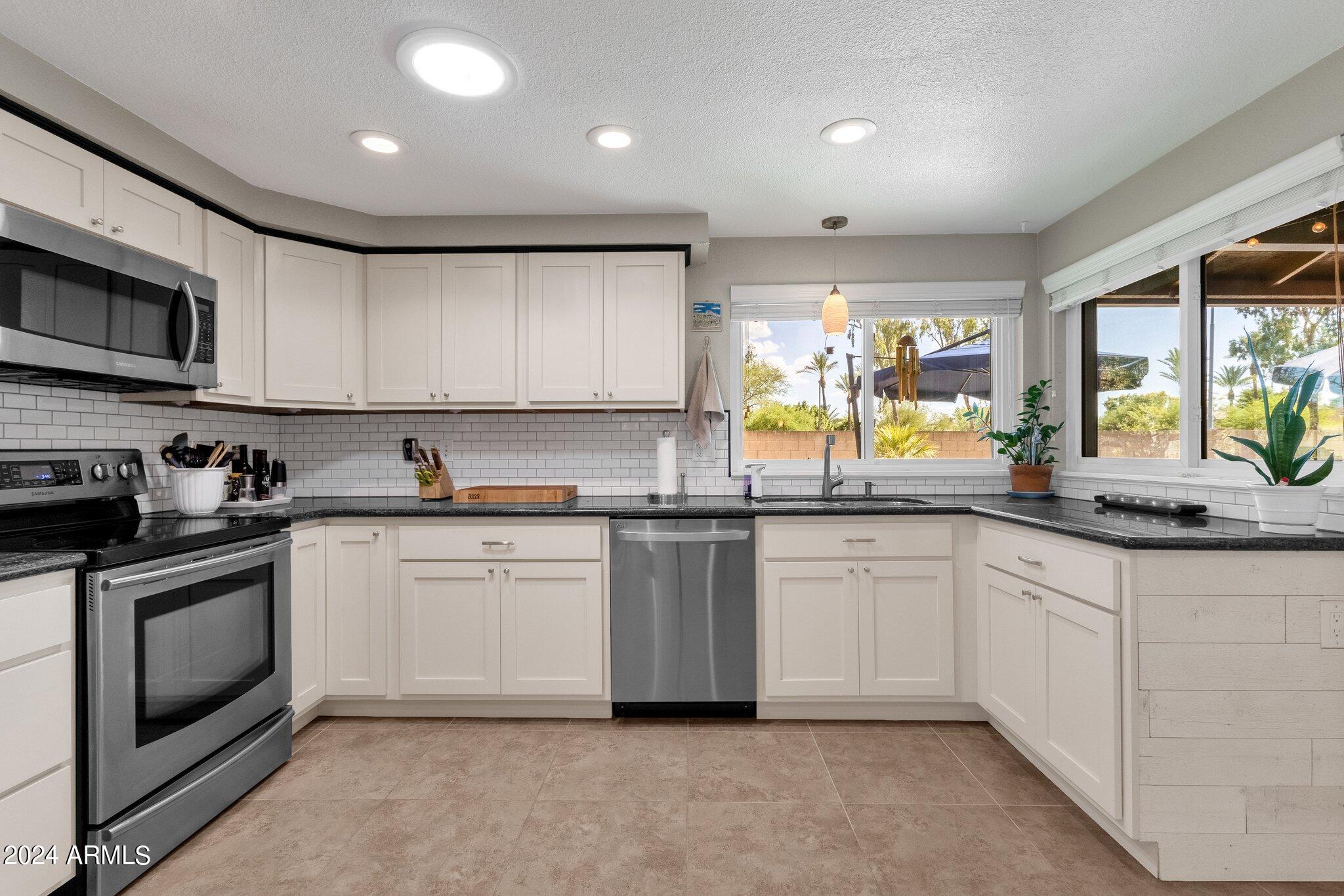 7401 E TURQUOISE Avenue