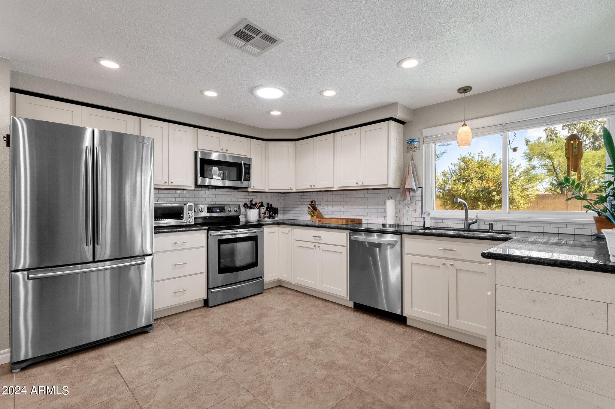 7401 E TURQUOISE Avenue