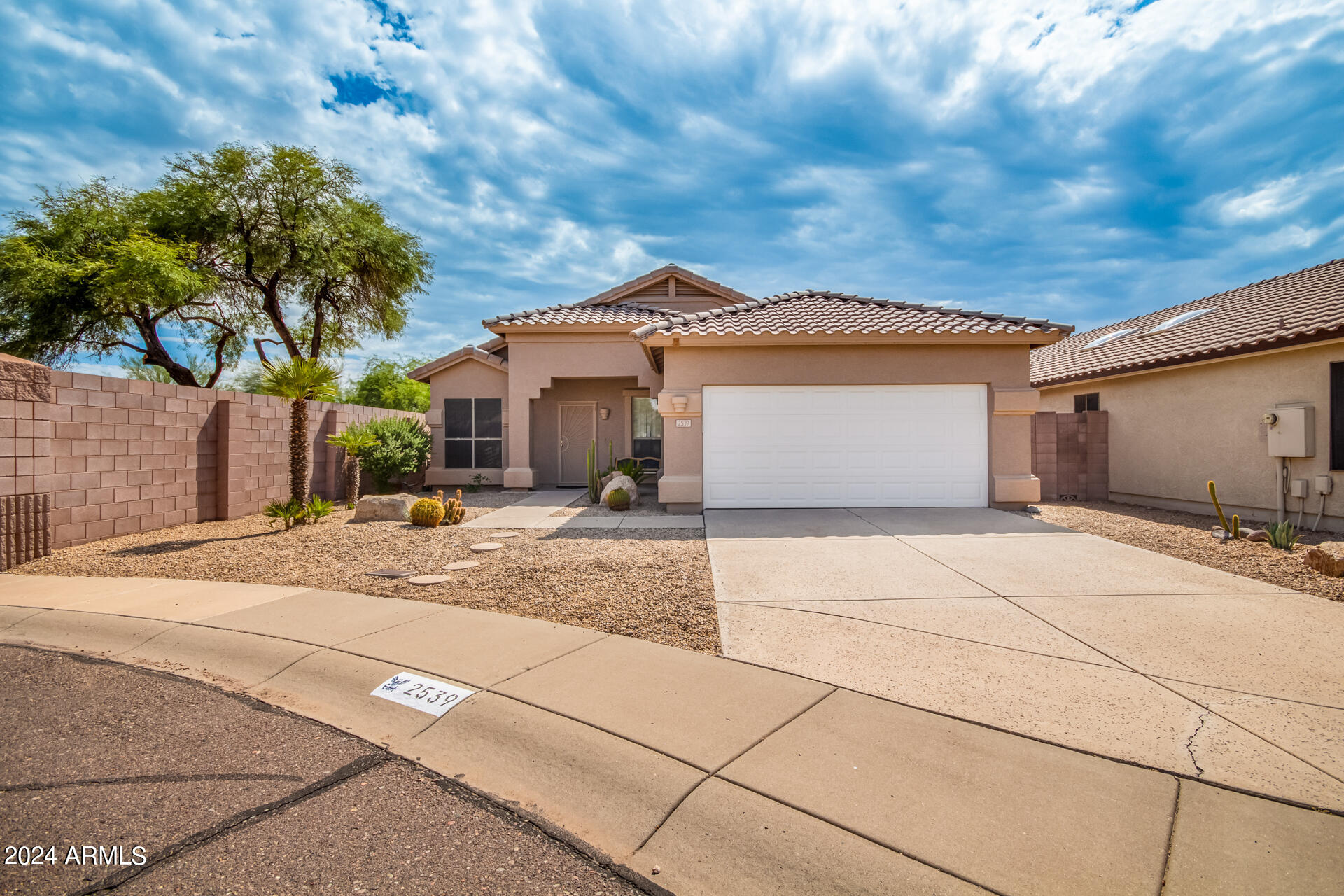 2539 E PARKSIDE Lane