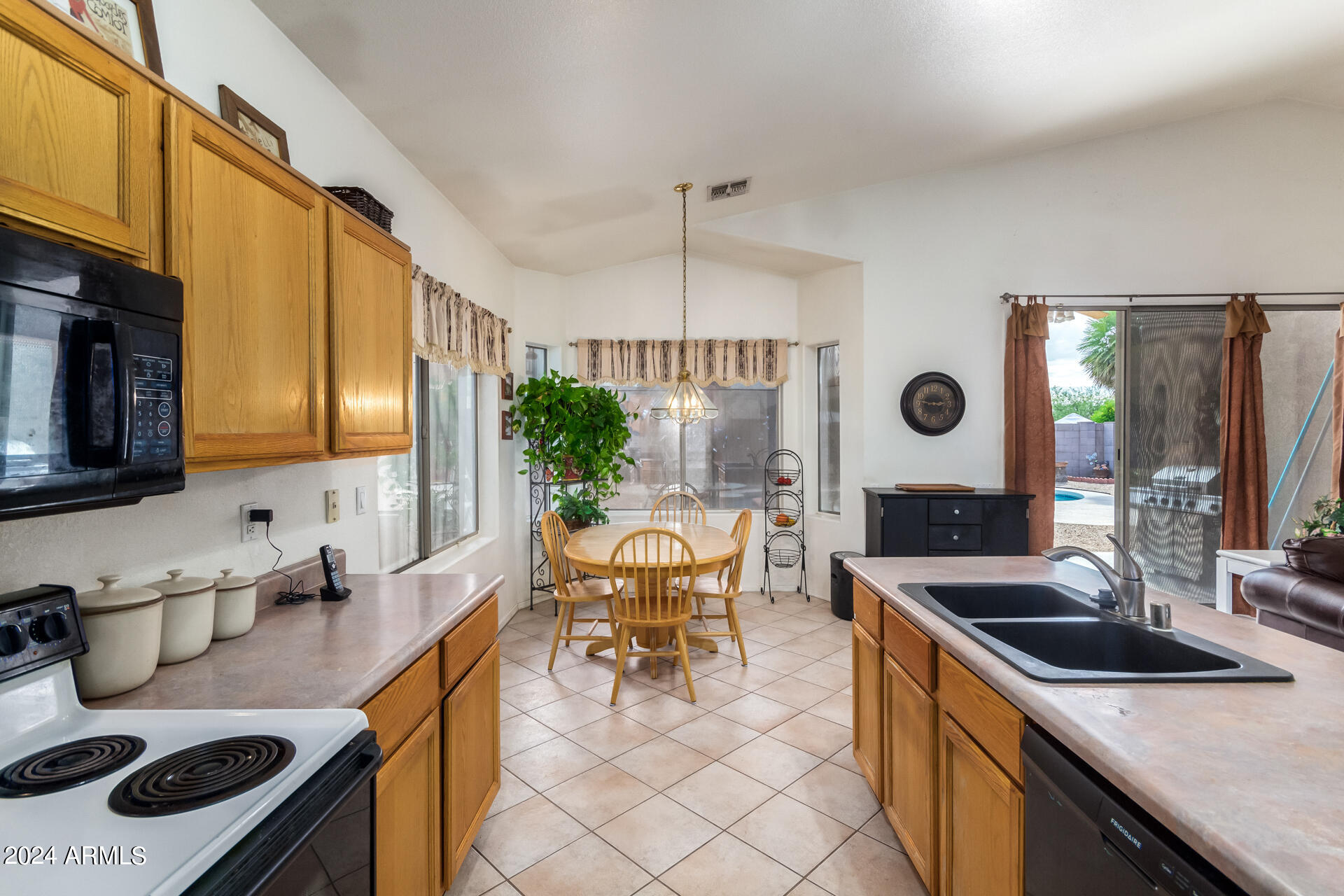 2539 E PARKSIDE Lane