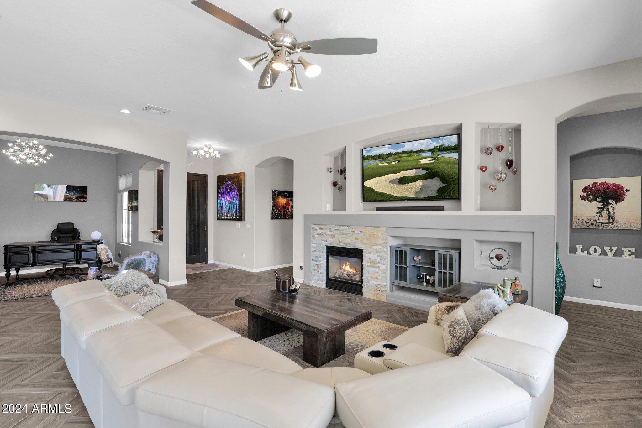 5221 E THUNDER HAWK Road