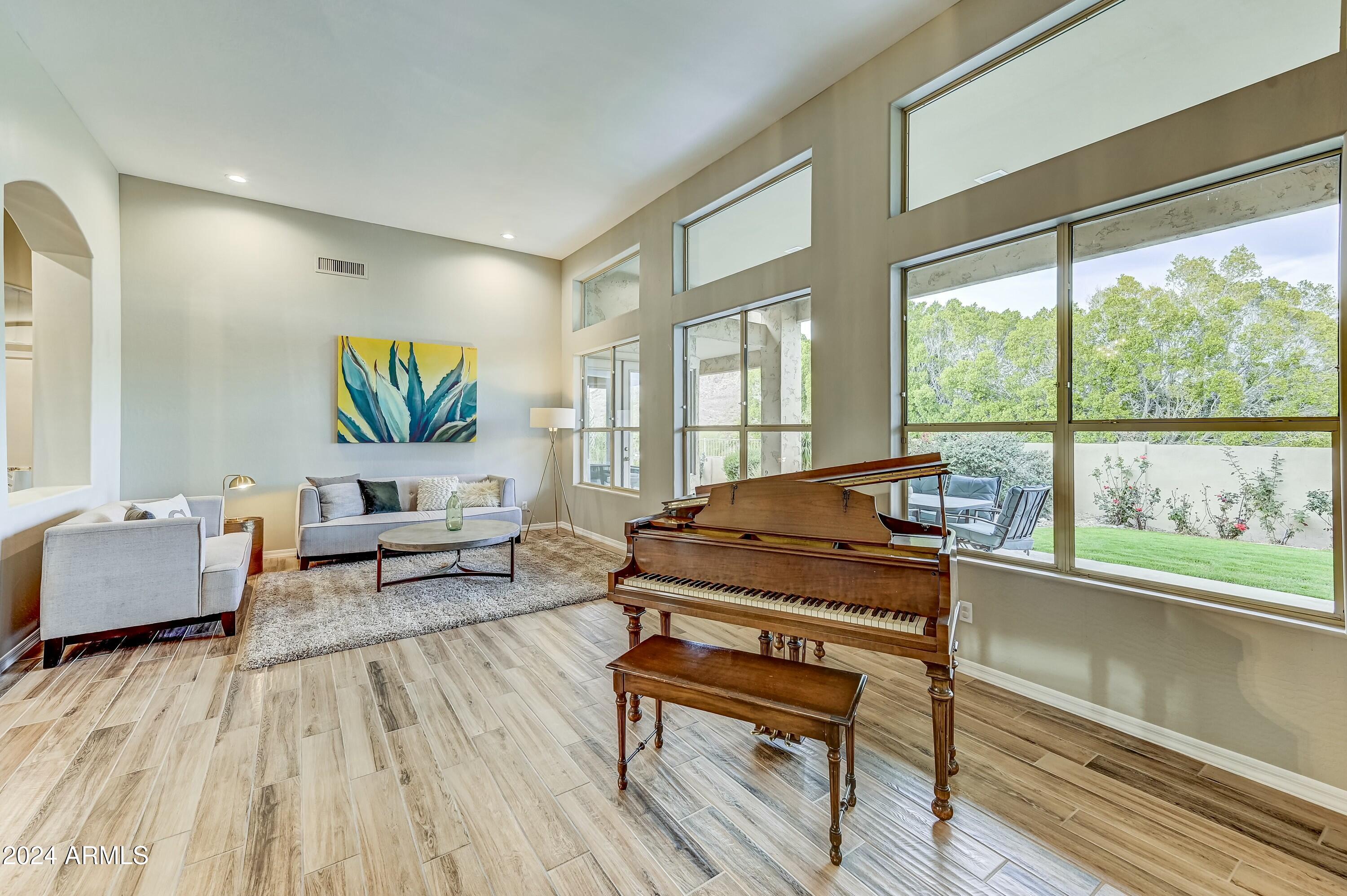 1550 E REDFIELD Road