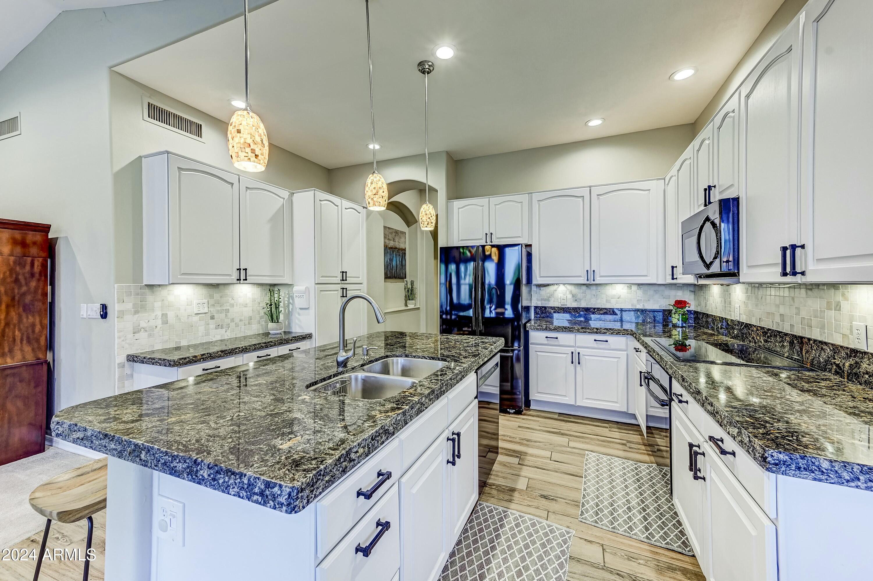 1550 E REDFIELD Road