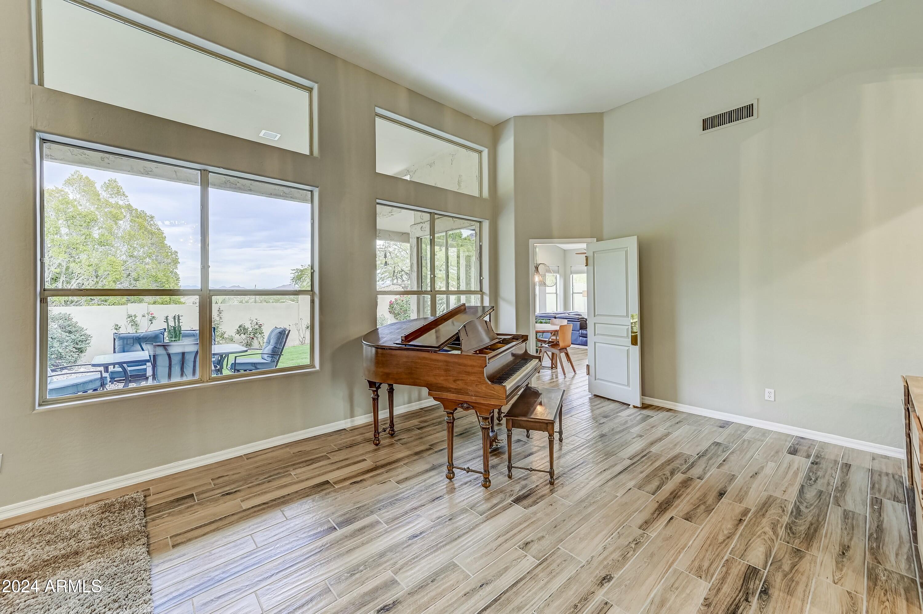 1550 E REDFIELD Road