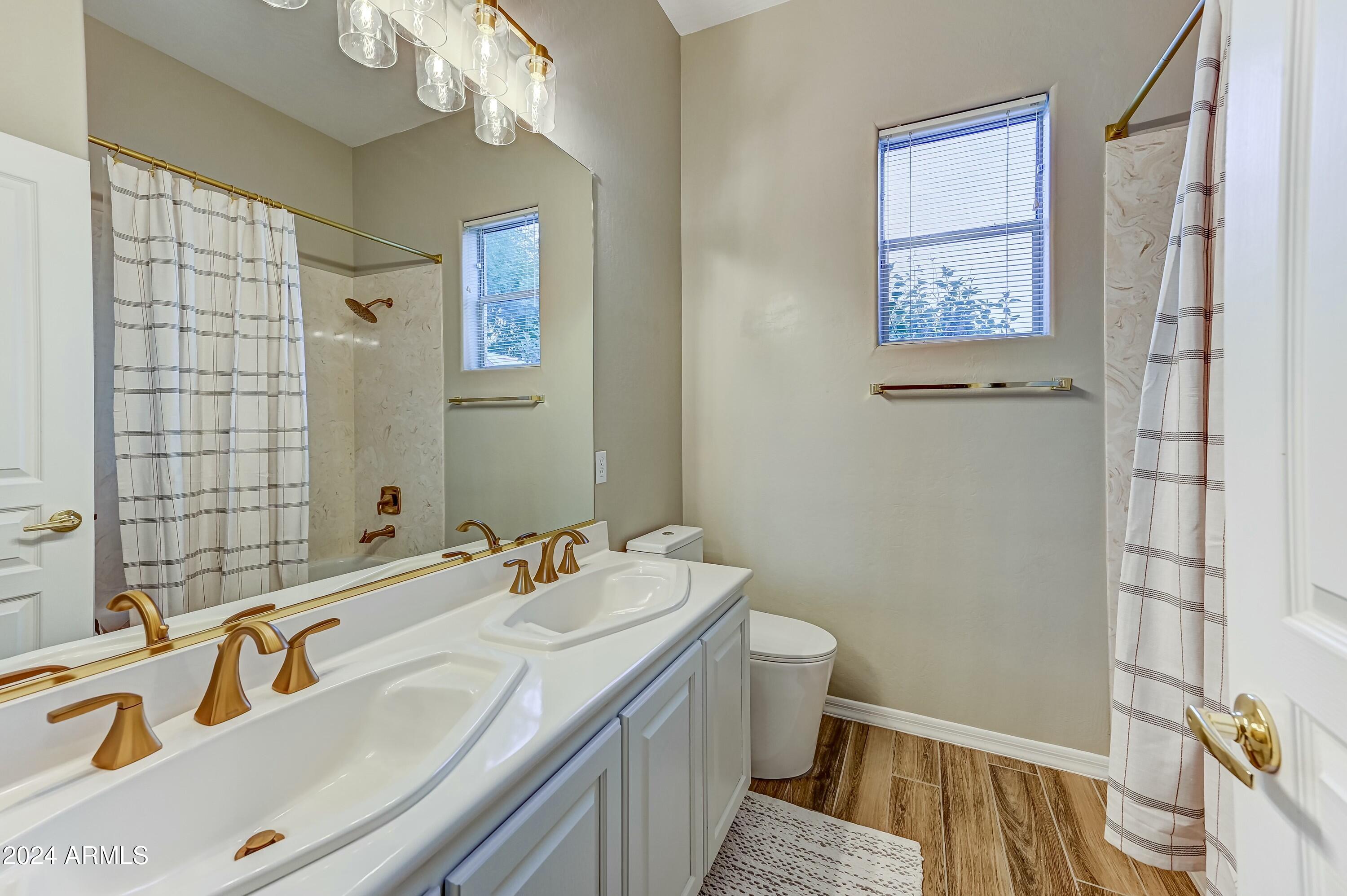 1550 E REDFIELD Road