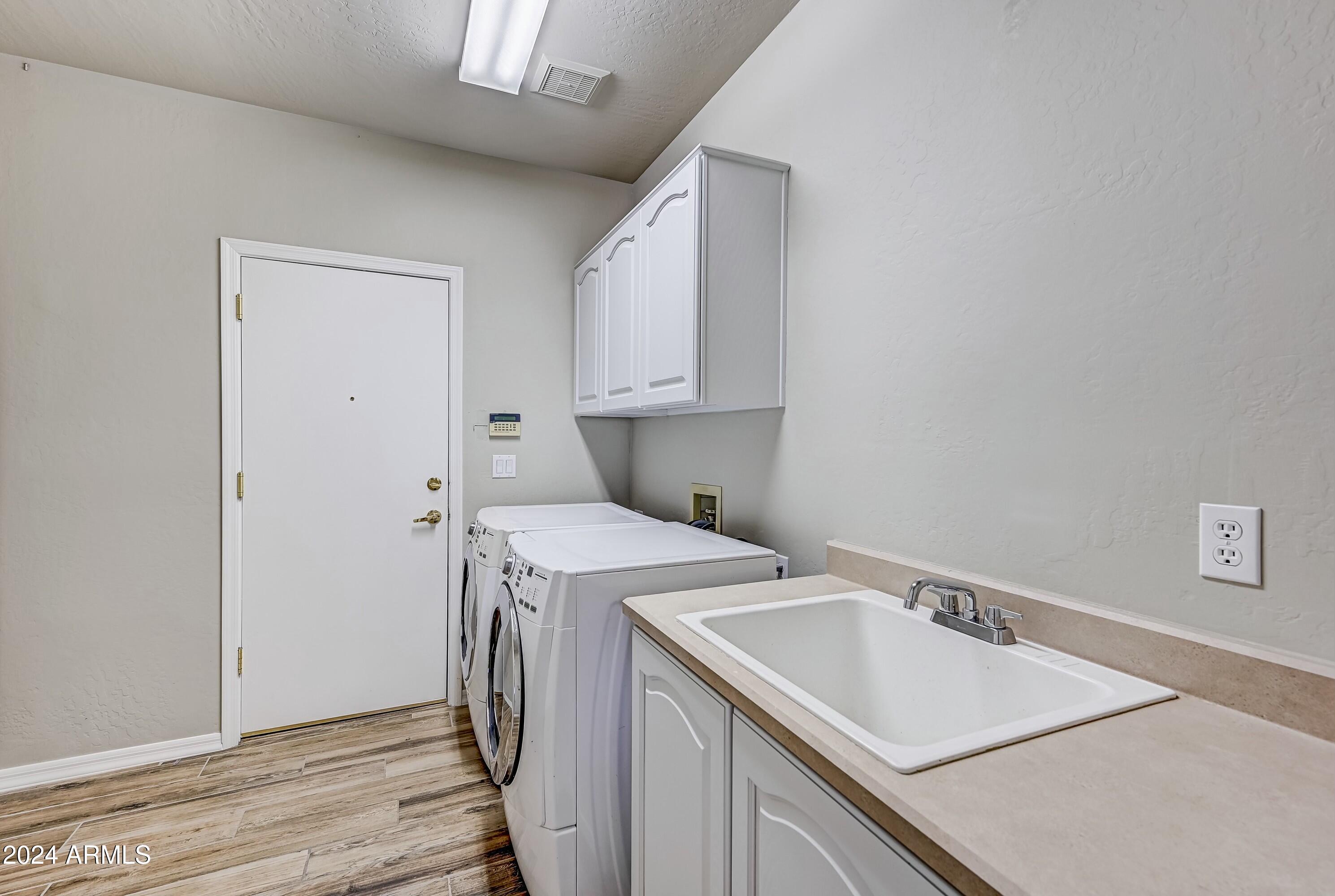 1550 E REDFIELD Road