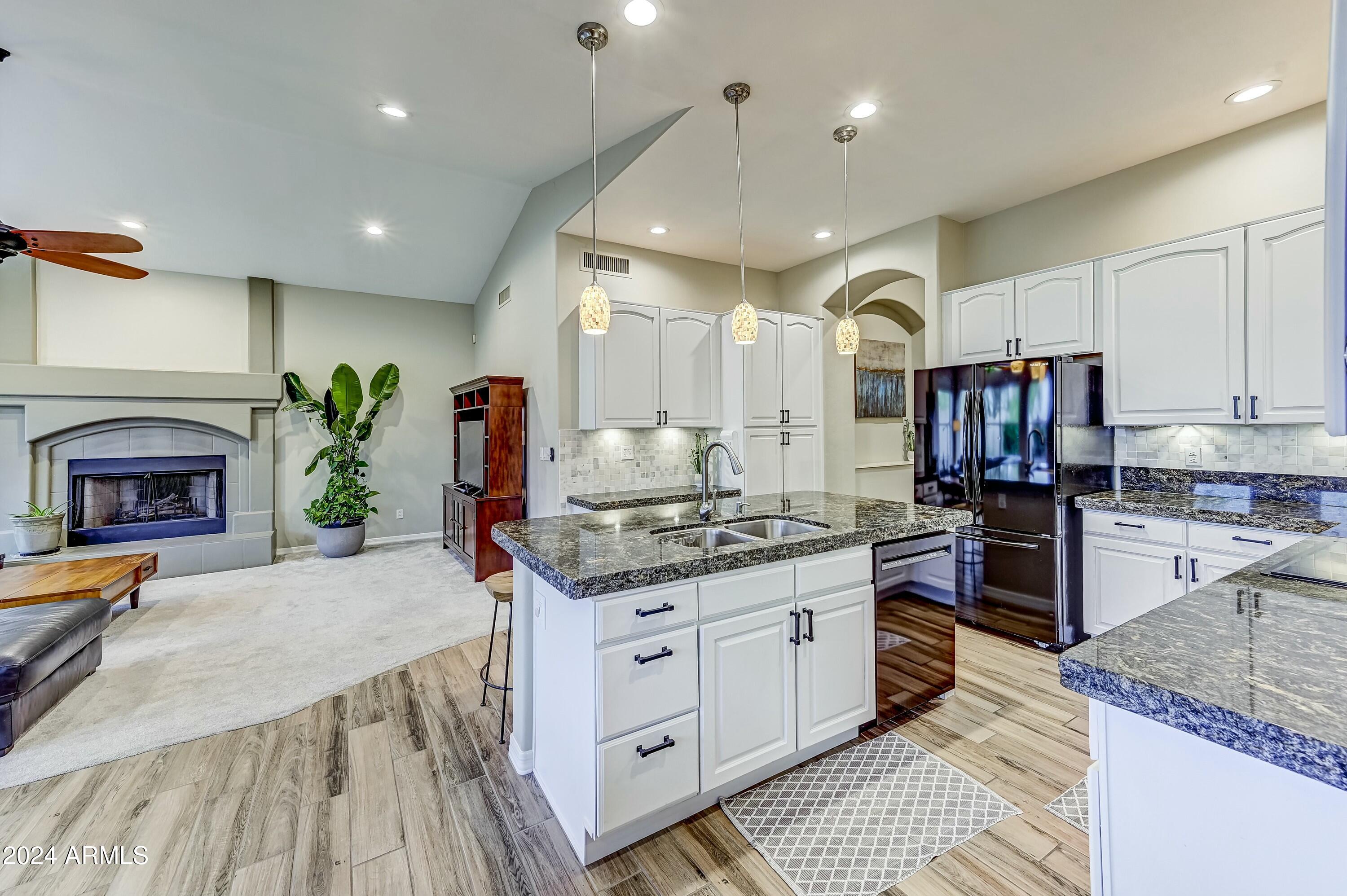 1550 E REDFIELD Road