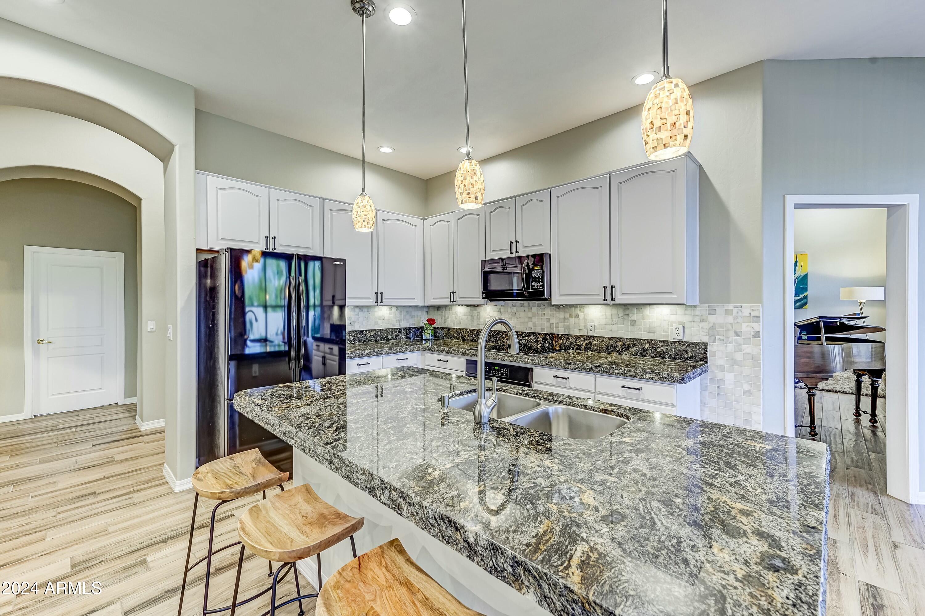 1550 E REDFIELD Road