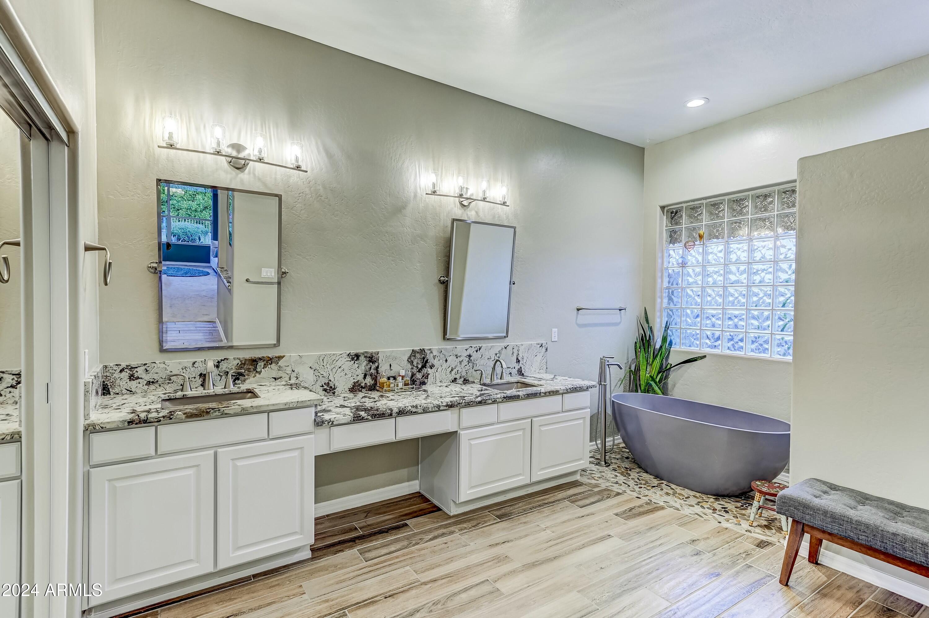 1550 E REDFIELD Road