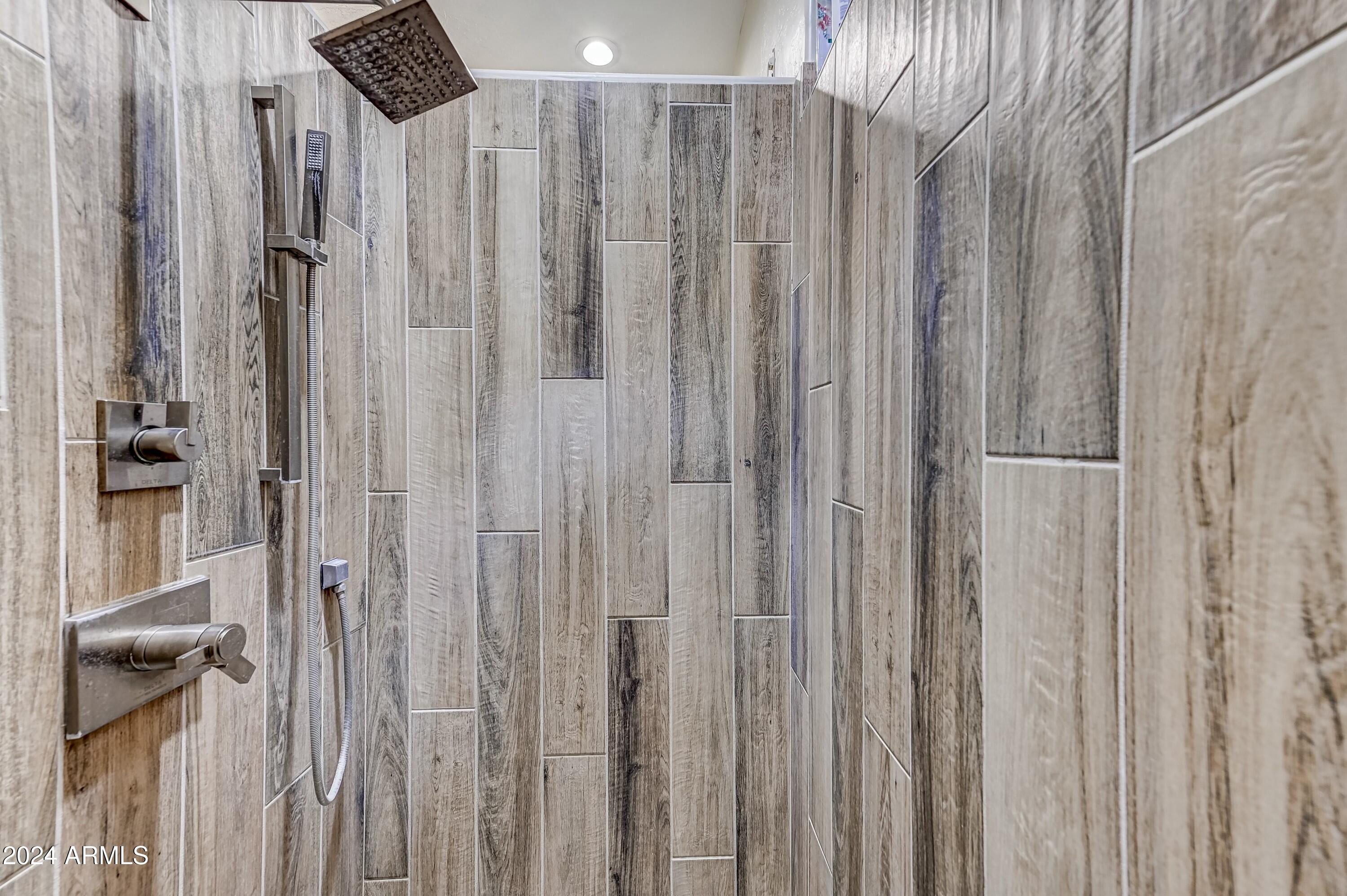 1550 E REDFIELD Road