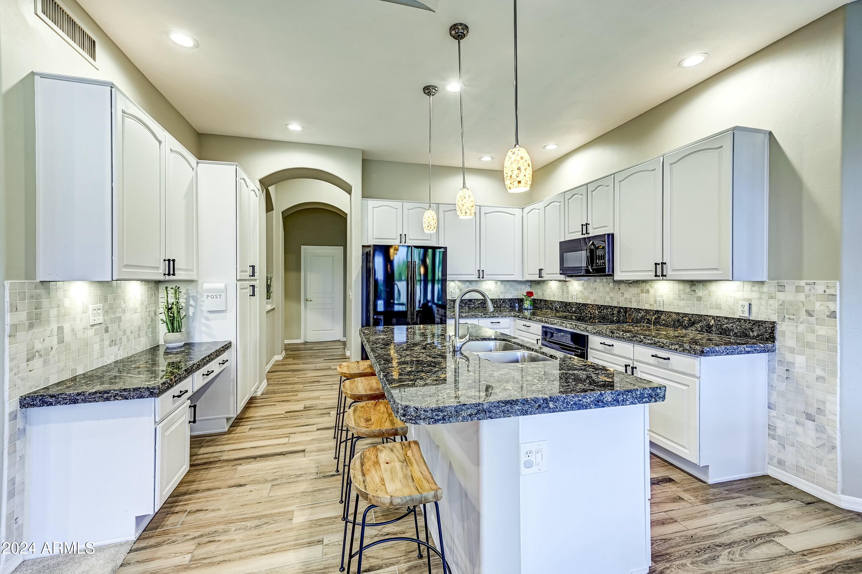 1550 E REDFIELD Road