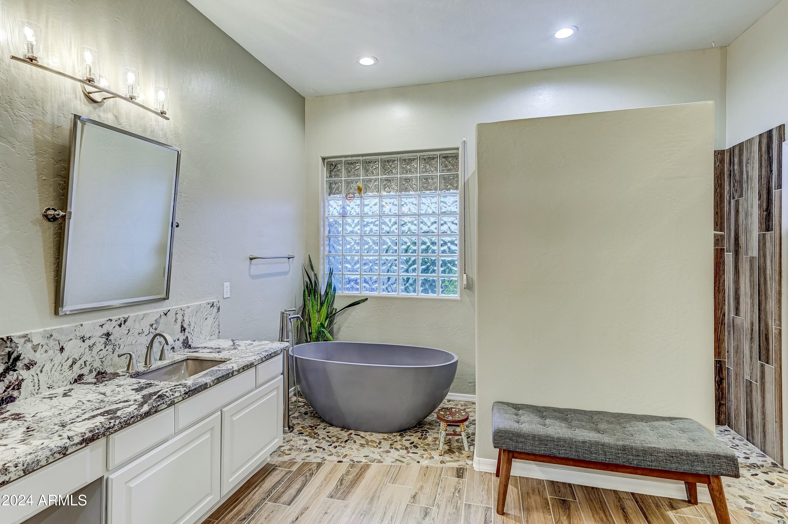 1550 E REDFIELD Road