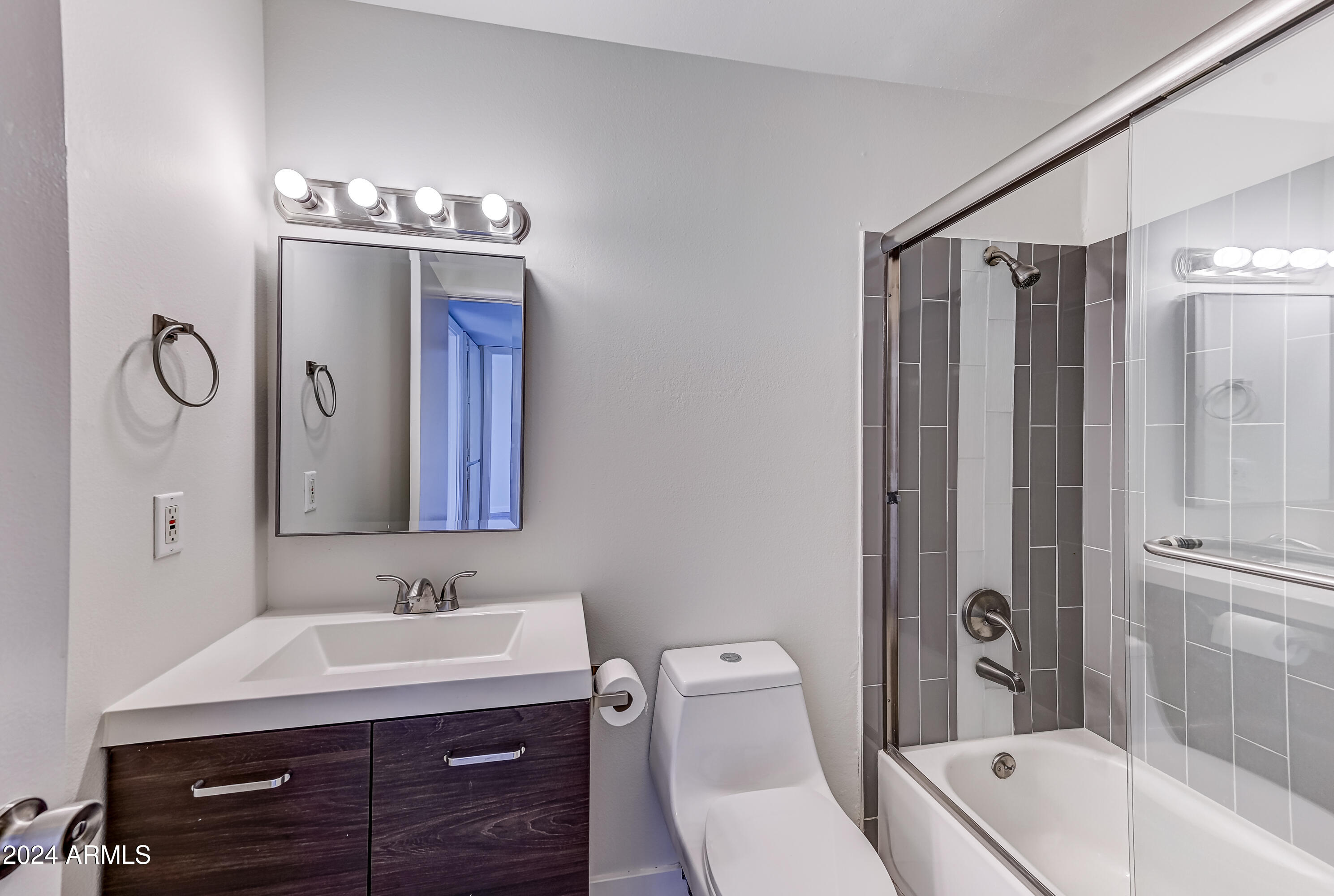 4336 N PARKWAY Avenue