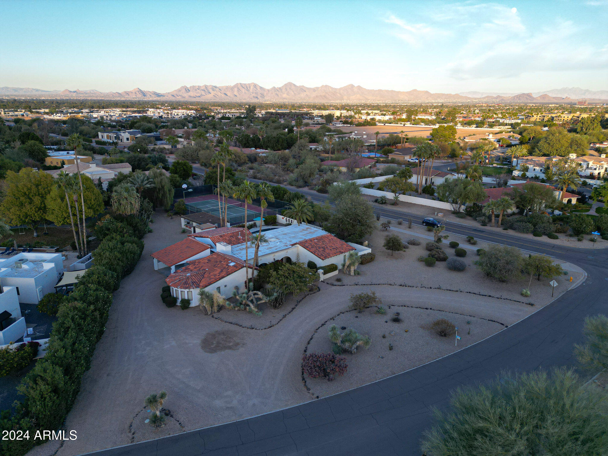 6740 E VALLEY VISTA Lane