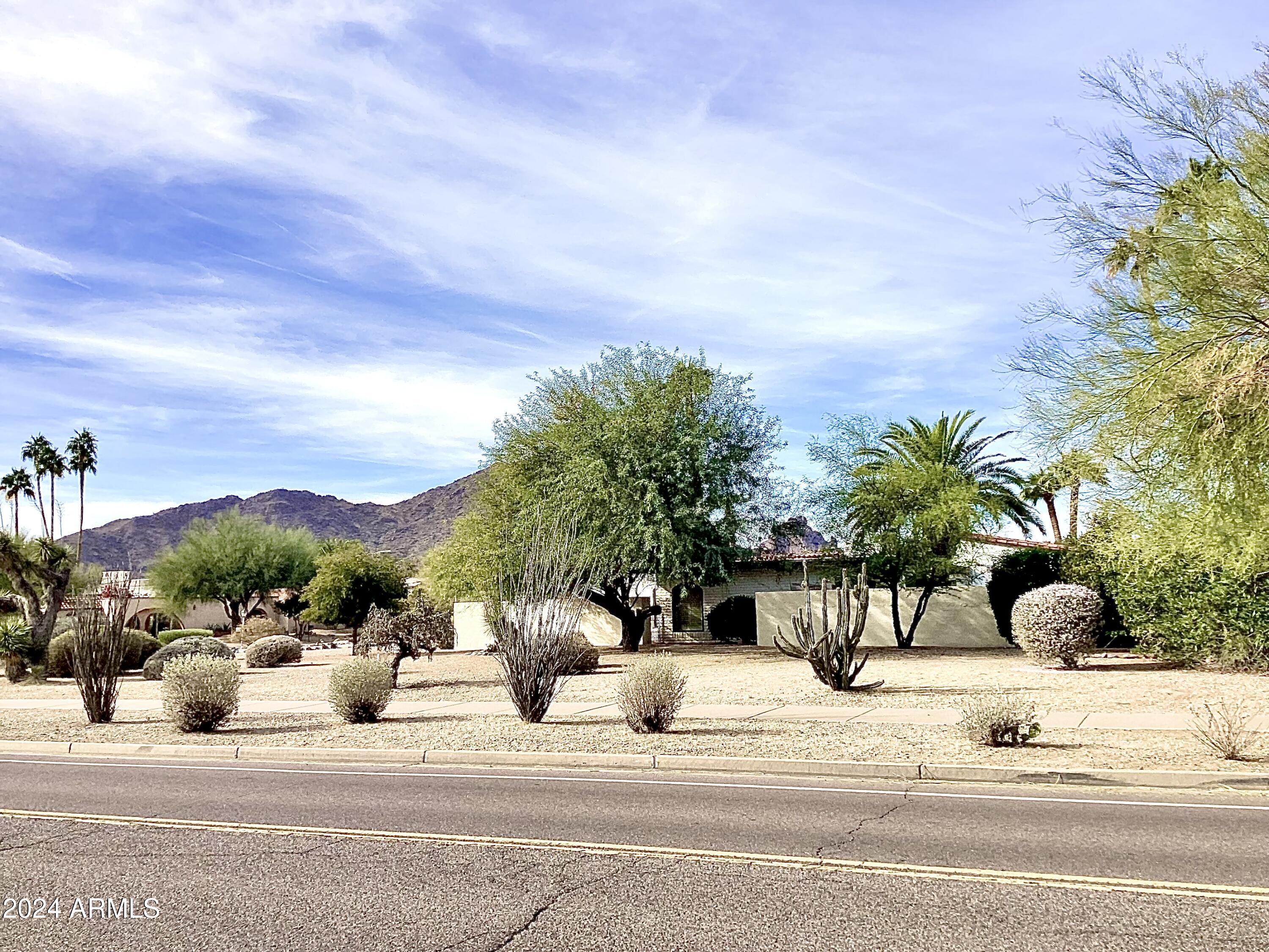 6740 E VALLEY VISTA Lane