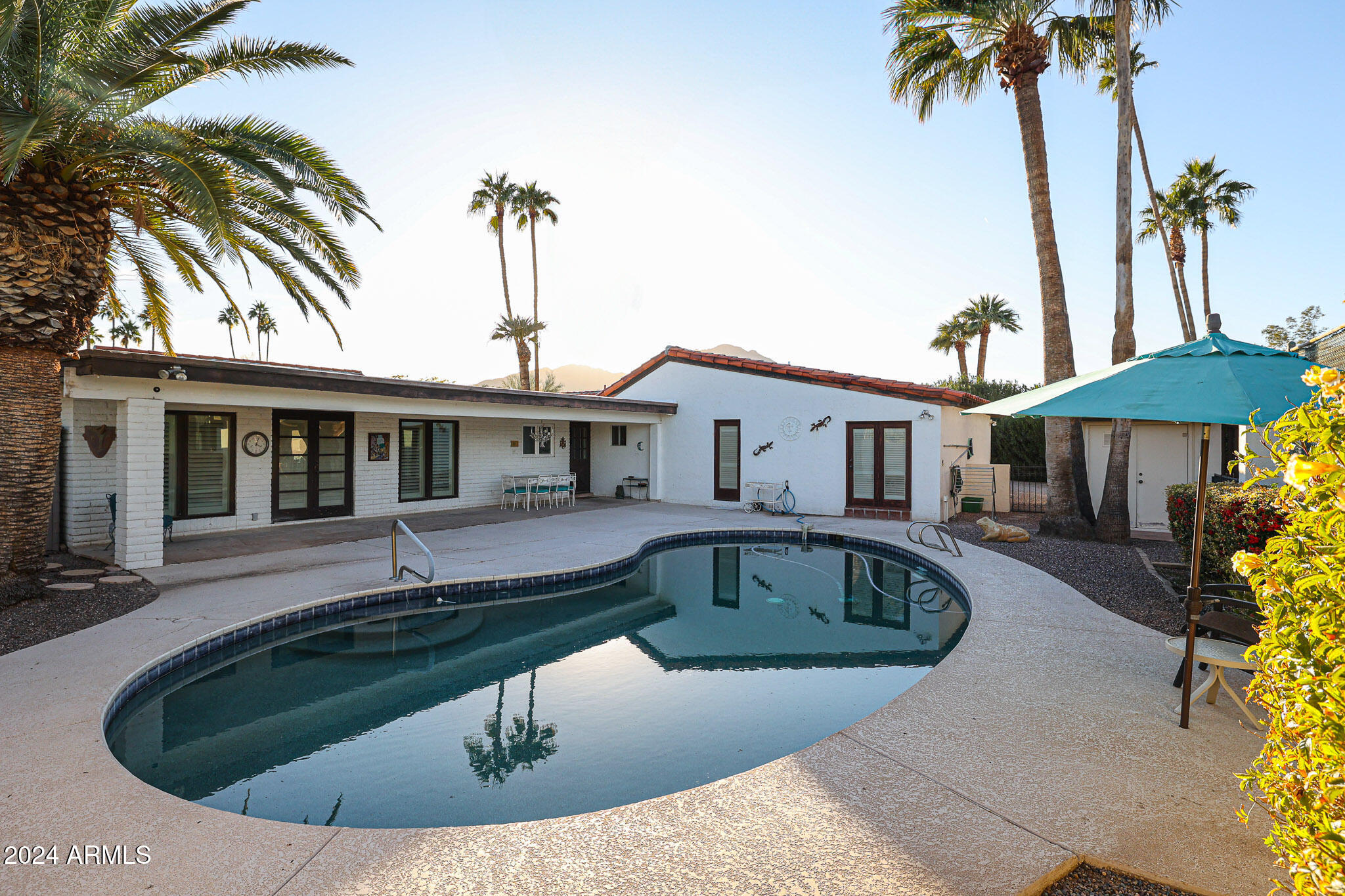 6740 E VALLEY VISTA Lane