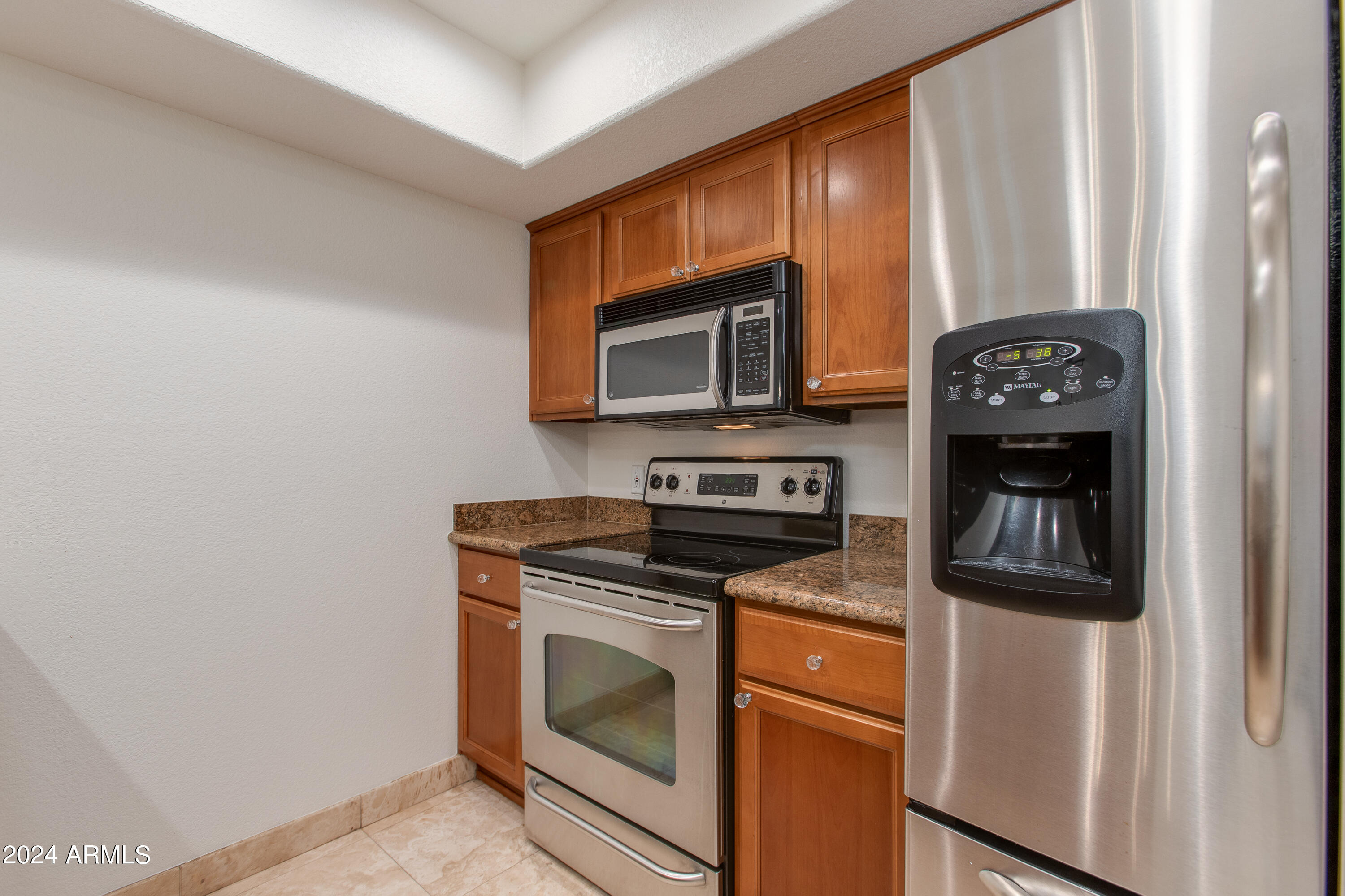 3235 E CAMELBACK Road, 118