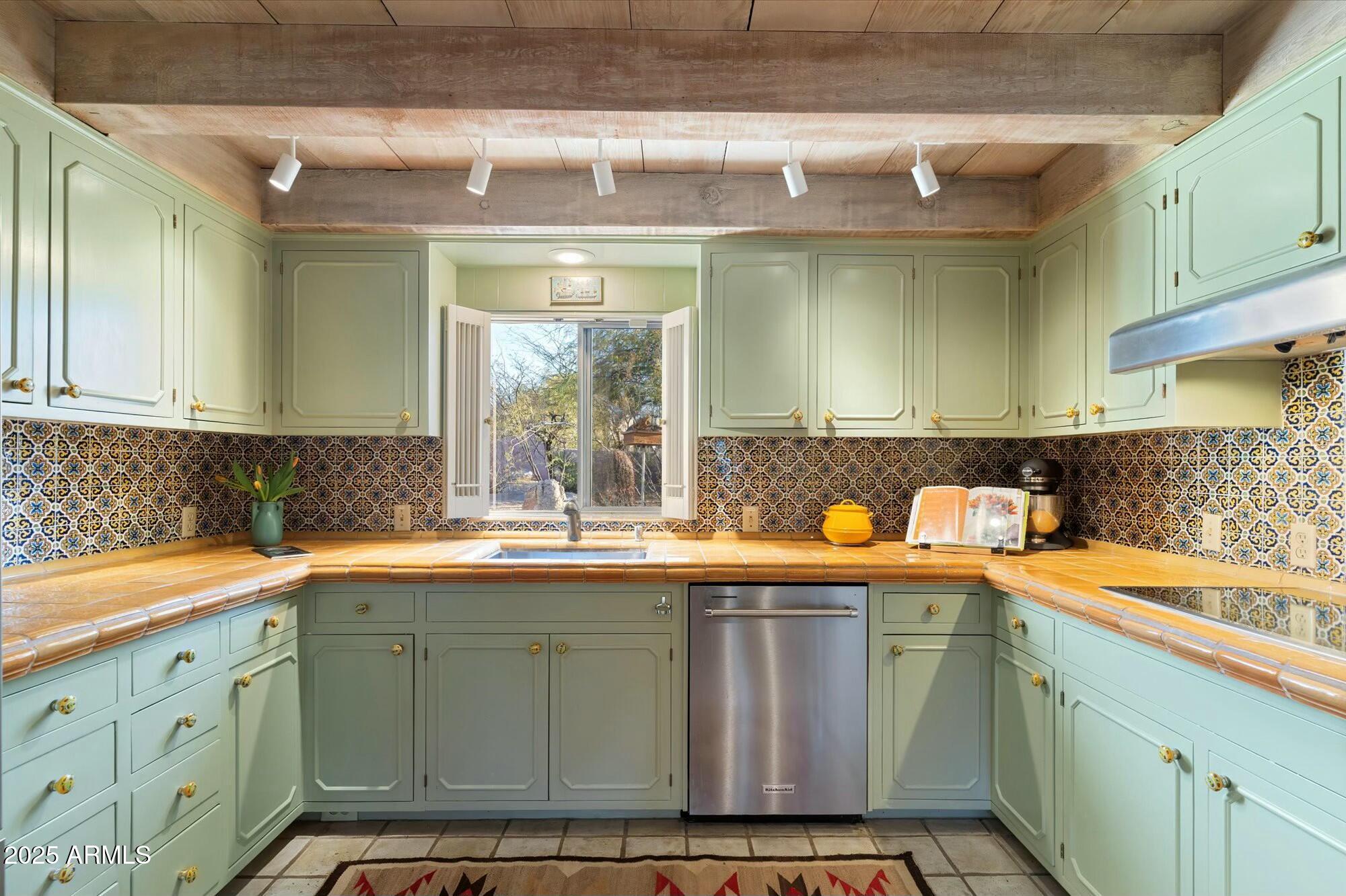 7451 E LONG RIFLE Road