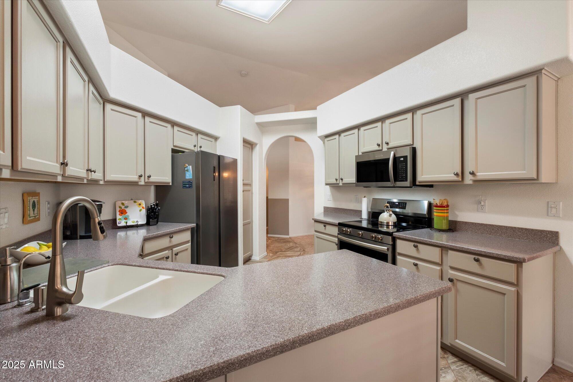 8546 W WESCOTT Drive