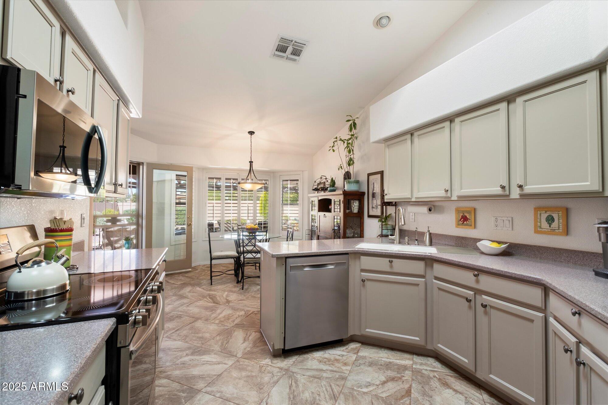 8546 W WESCOTT Drive