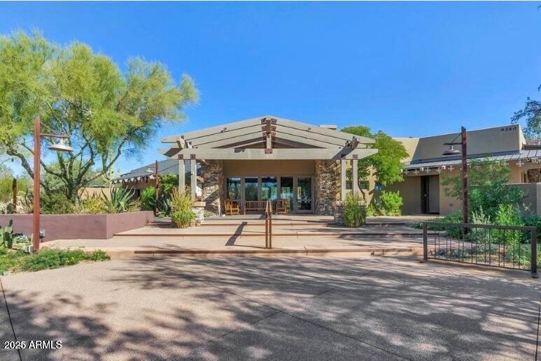 8905 E MOUNTAIN SPRING Road