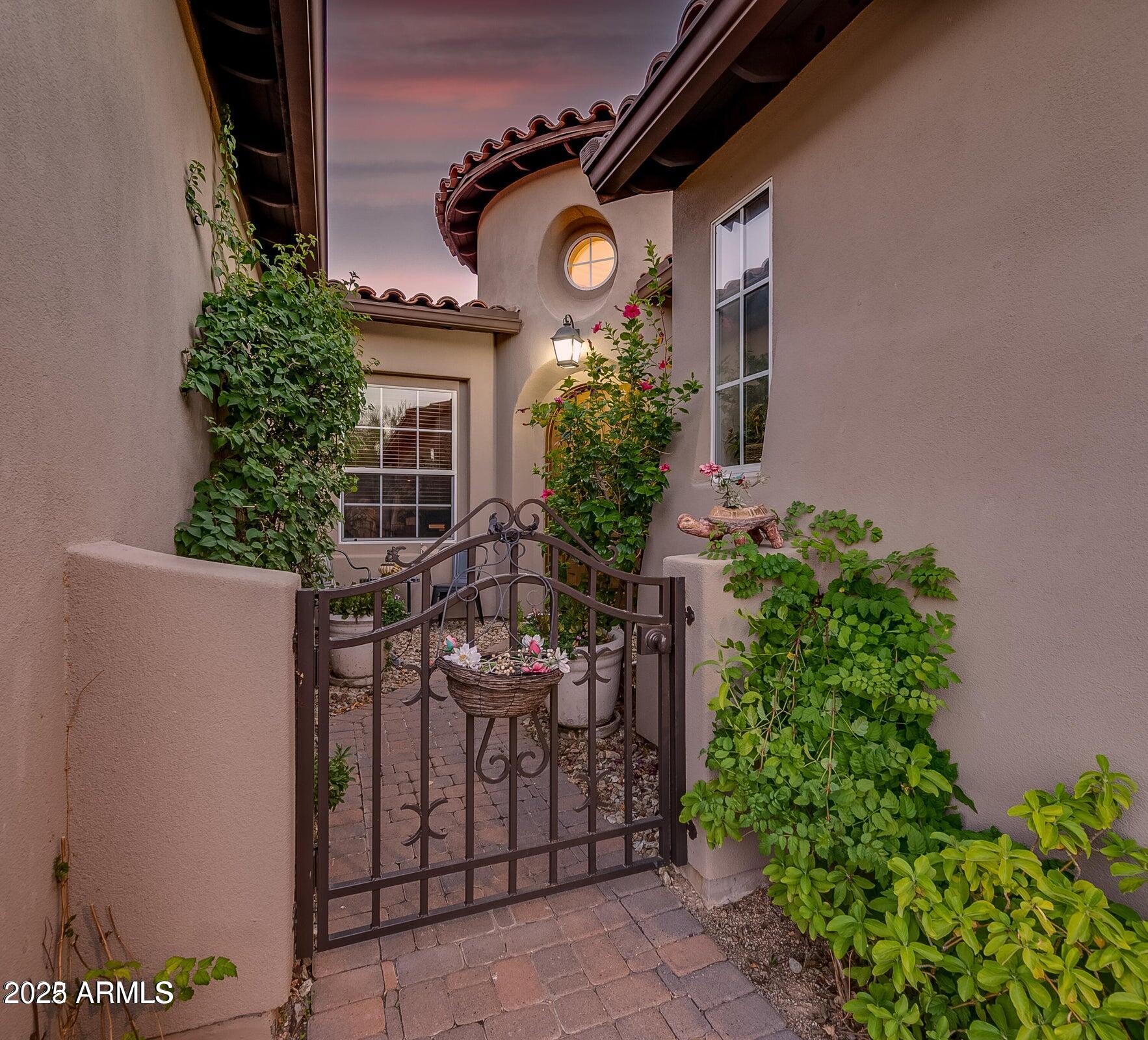 8905 E MOUNTAIN SPRING Road