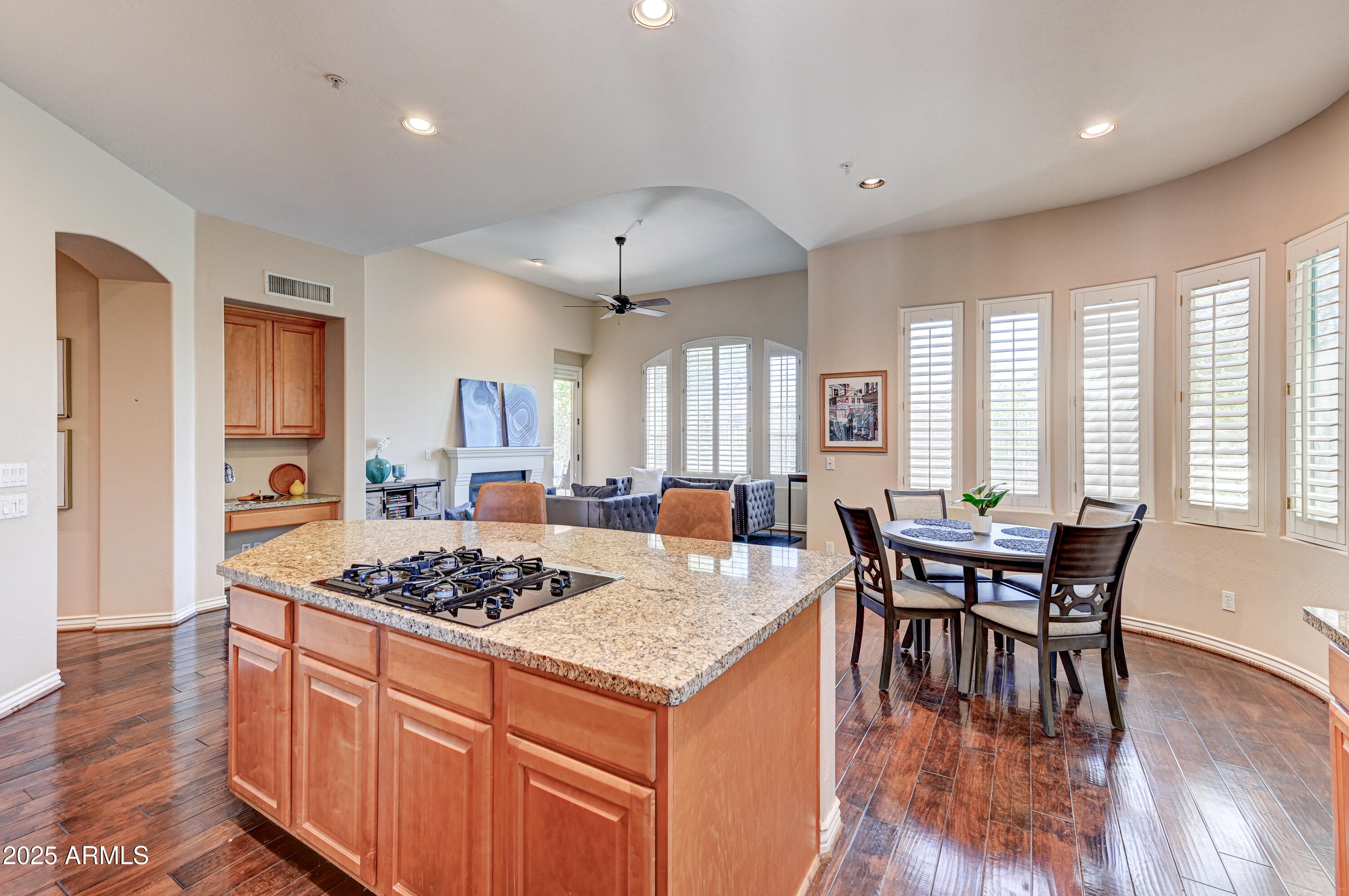 8905 E MOUNTAIN SPRING Road