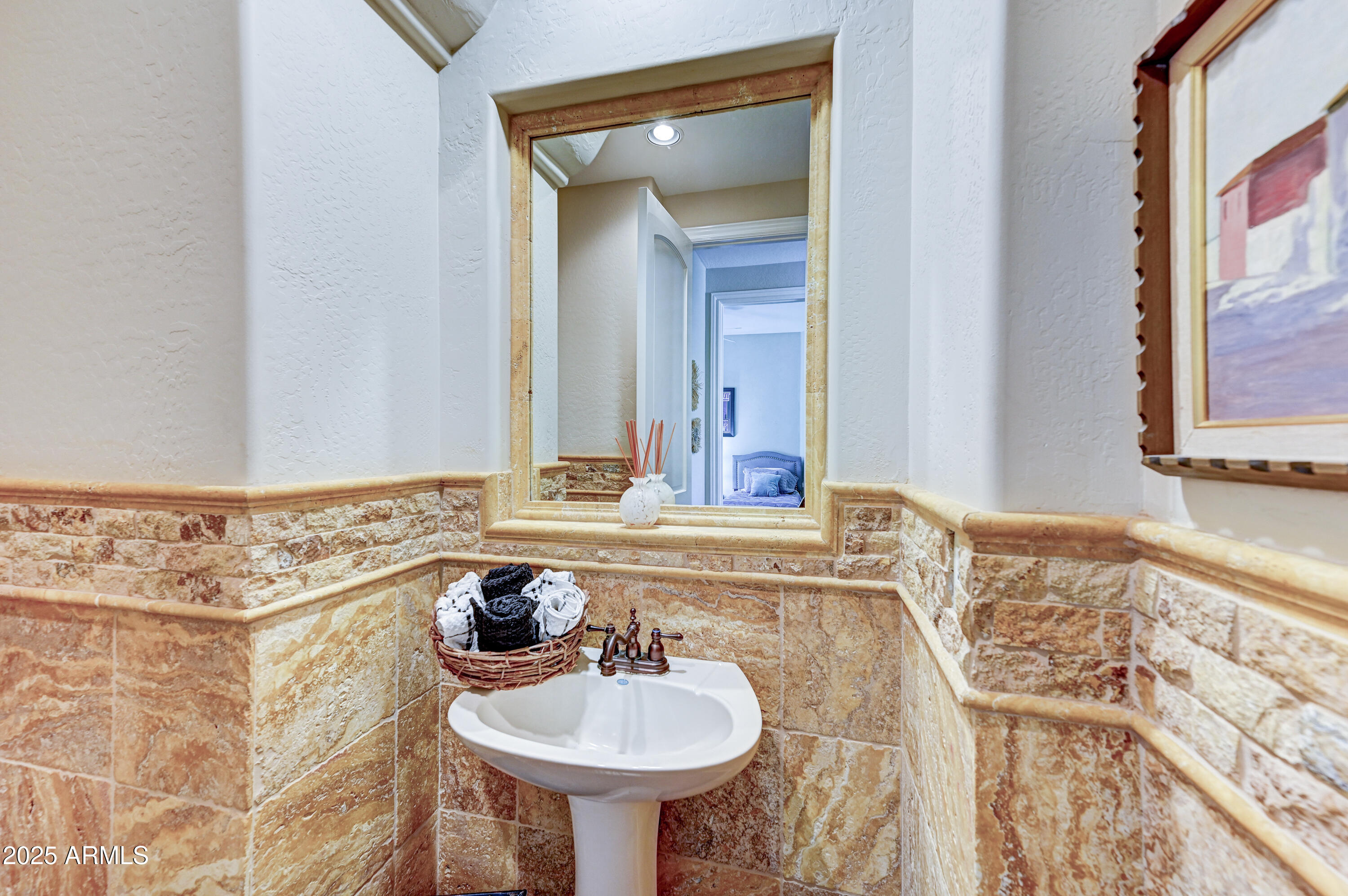 8905 E MOUNTAIN SPRING Road