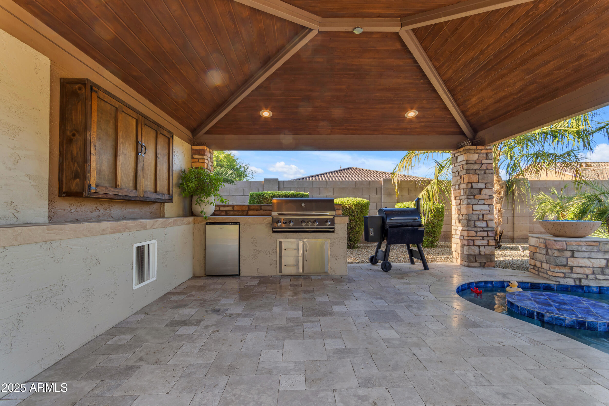 2826 E BELLFLOWER Drive